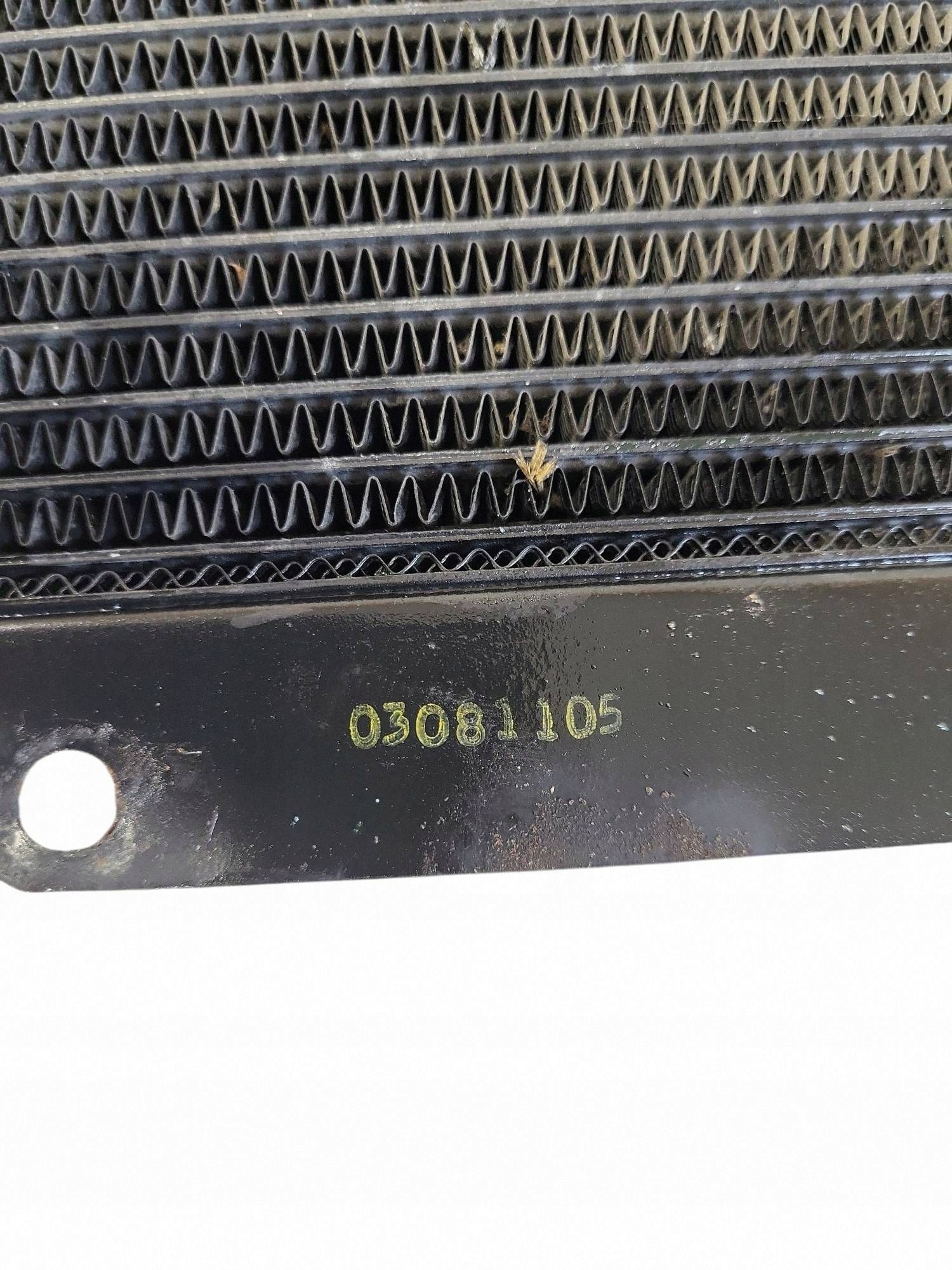 Arrefecedor de óleo motor Cadillac CTS OEM 3970237 - Usado image 5