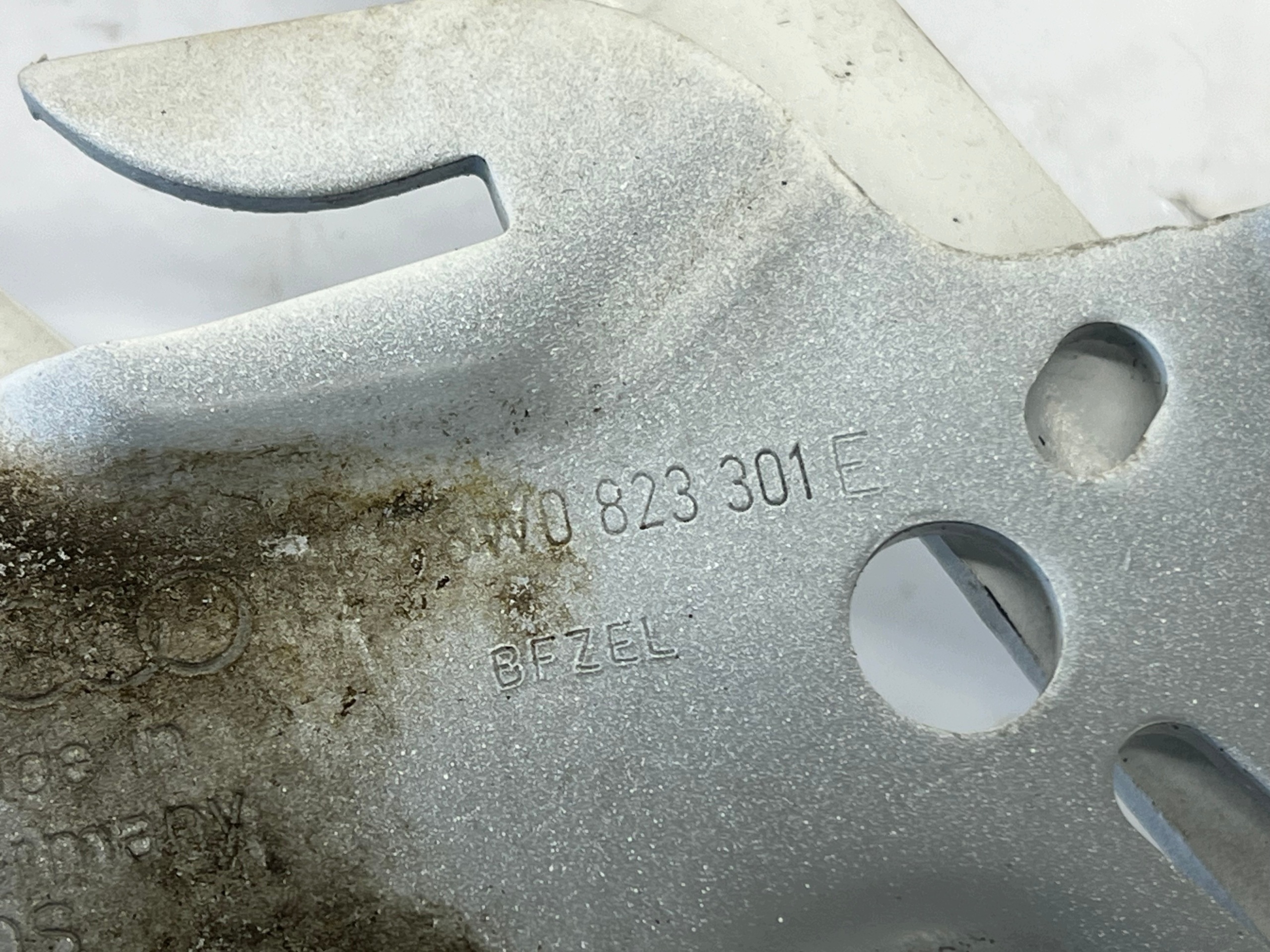 Audi A4 B9 Motorhaubenscharnier Links Rechts OEM 8W0823301E 8W0823302E image 3