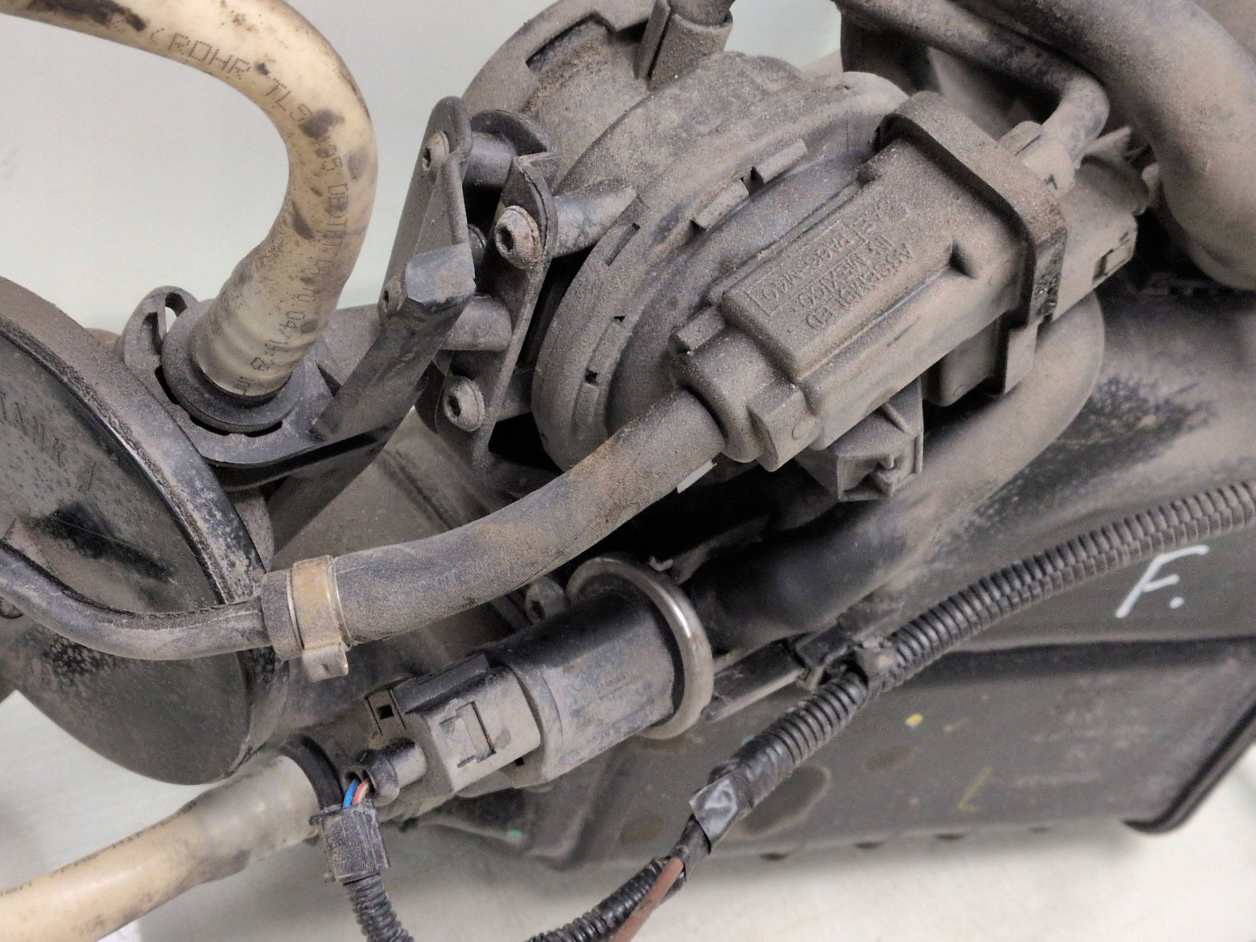OEM 7L0201801L hiilifiltteri Audi Q7 VW Touareg