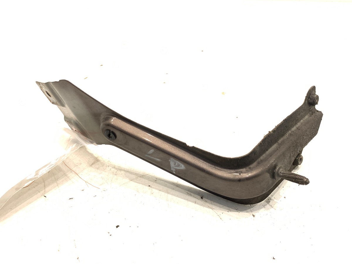 Soporte de guardabarros OEM 1T0821135C - Estado usado