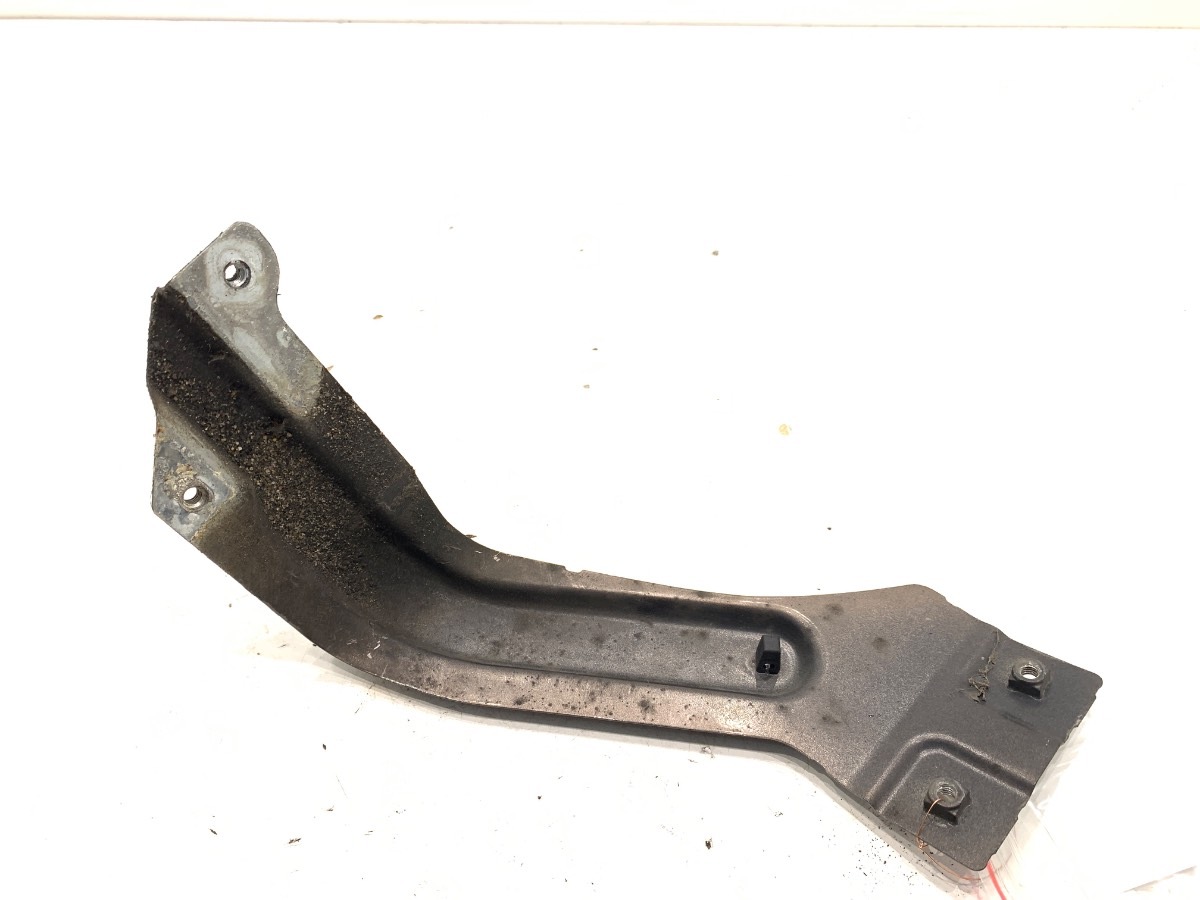 Stänkskärmsfäste OEM 1T0821135C - Begagnat skick image 3