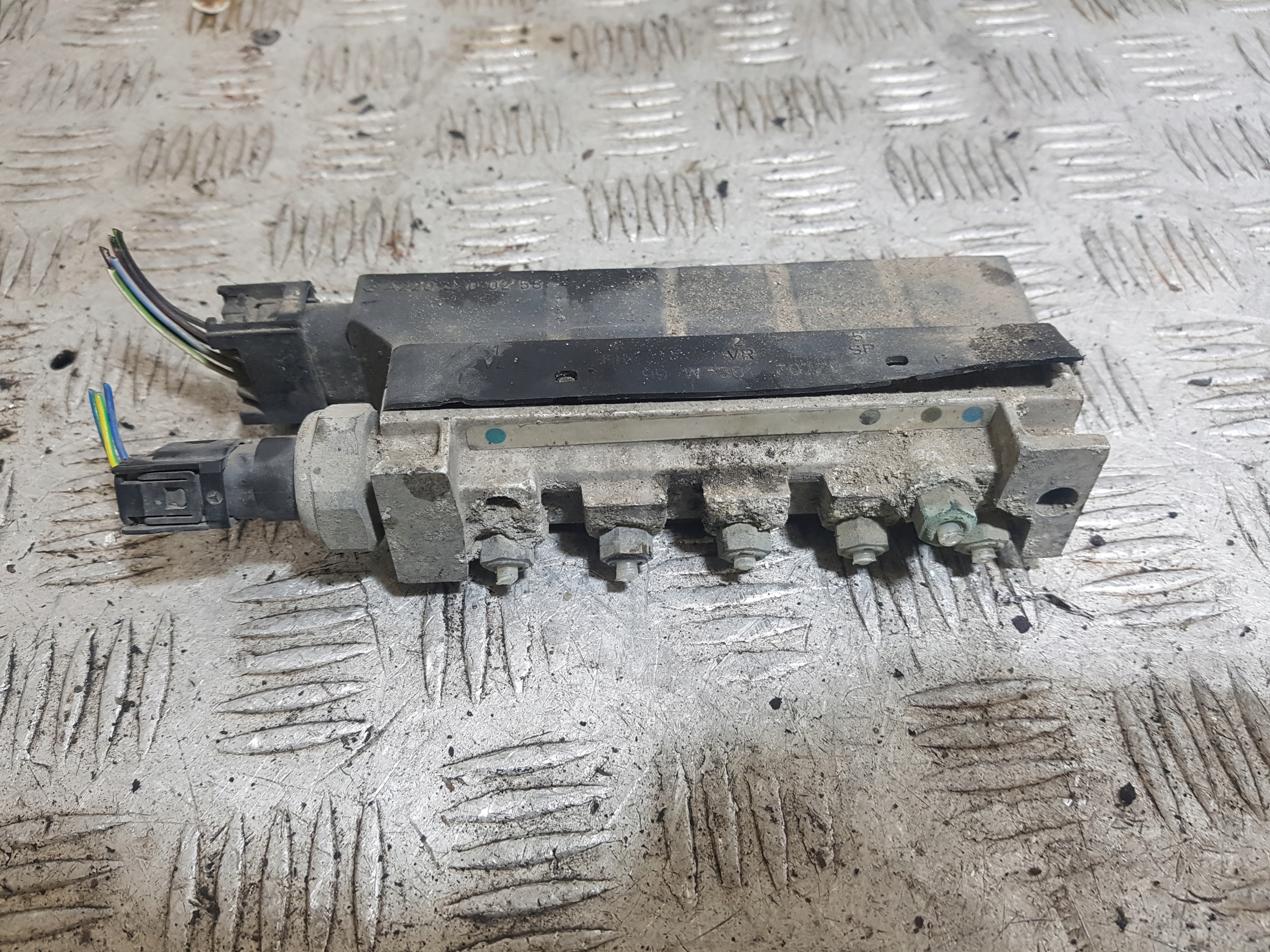 Distributeur de suspension A2203200258 Mercedes Classe S image 2