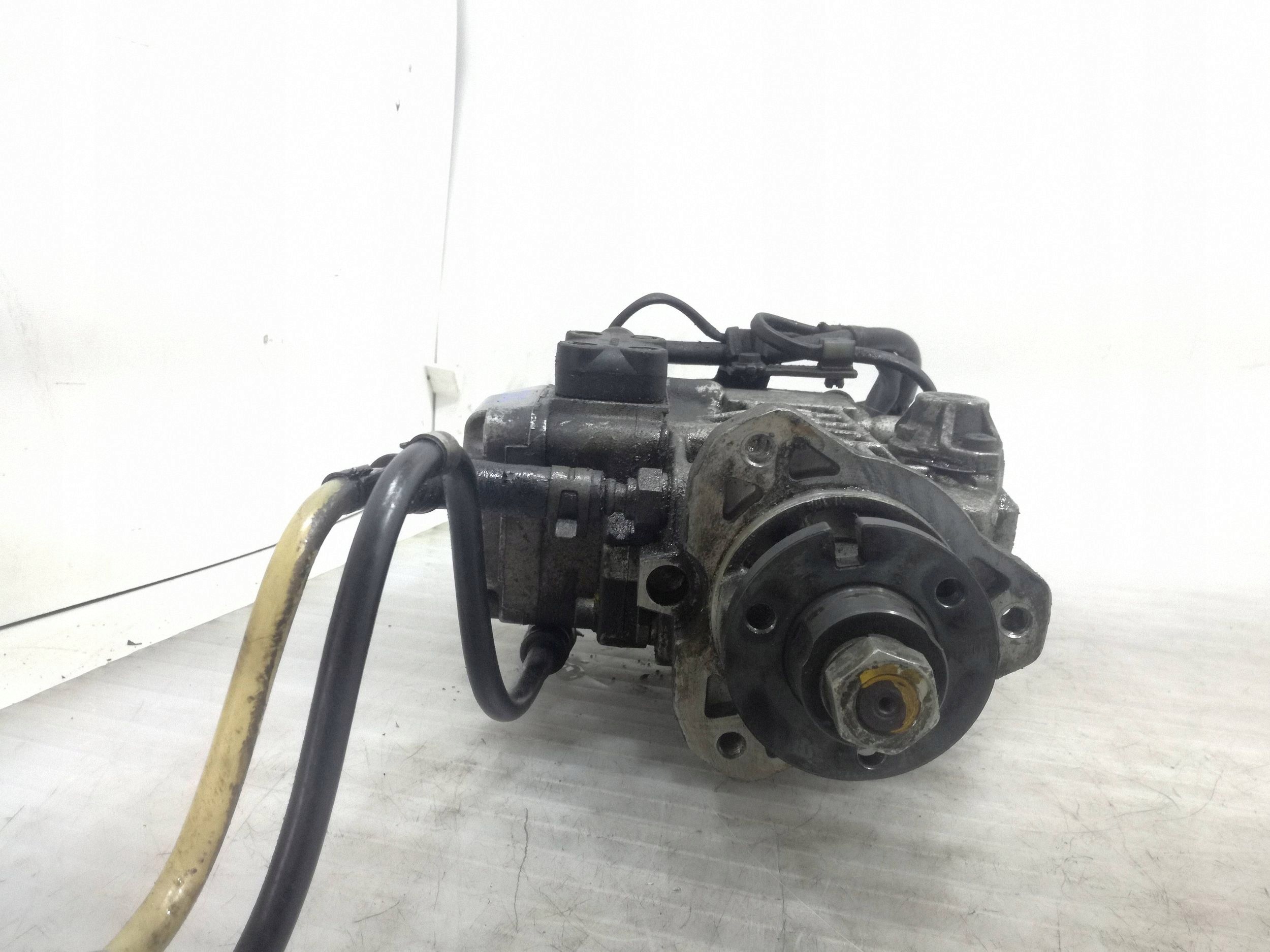 Pompe d'injection VAG d'occasion OEM 038130107D image 2