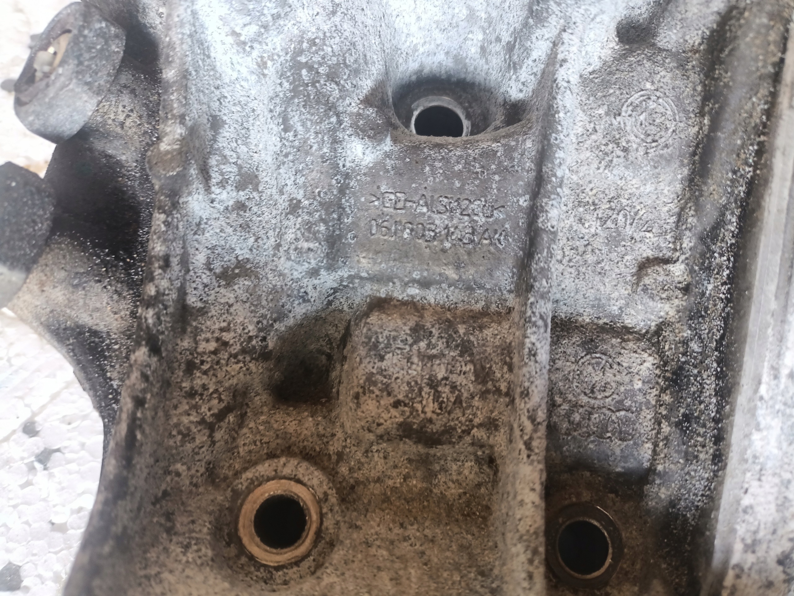 Oljefilterhus bas OEM 06J903143AK Audi A4 B8 image 4