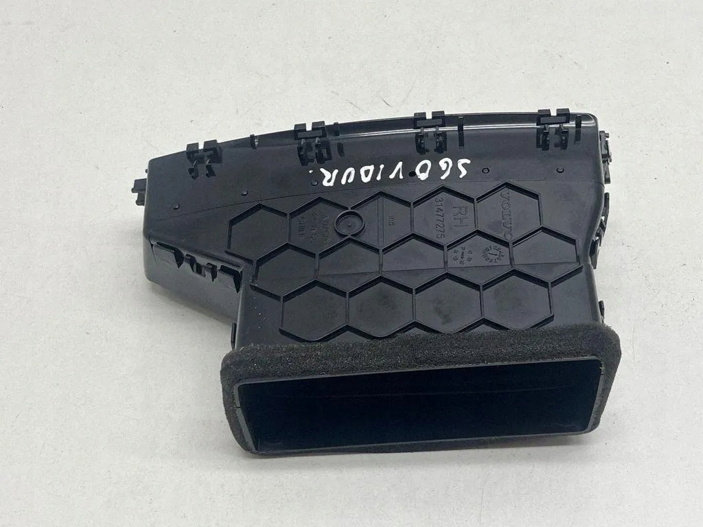 Radion tuuletuslevy OEM 31477275 Volvo XC60 II 2017-