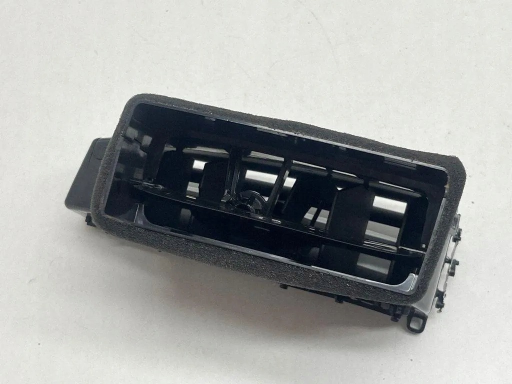 Radion tuuletuslevy OEM 31477275 Volvo XC60 II 2017- image 3
