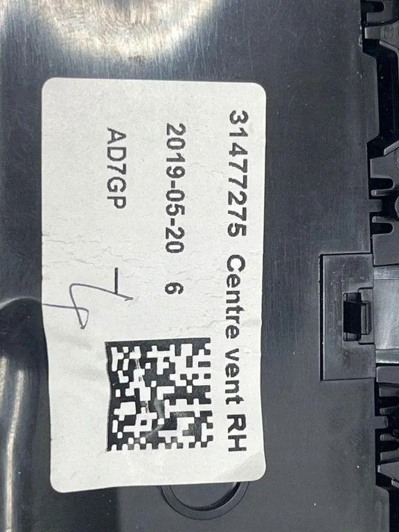 Radion tuuletuslevy OEM 31477275 Volvo XC60 II 2017- image 4