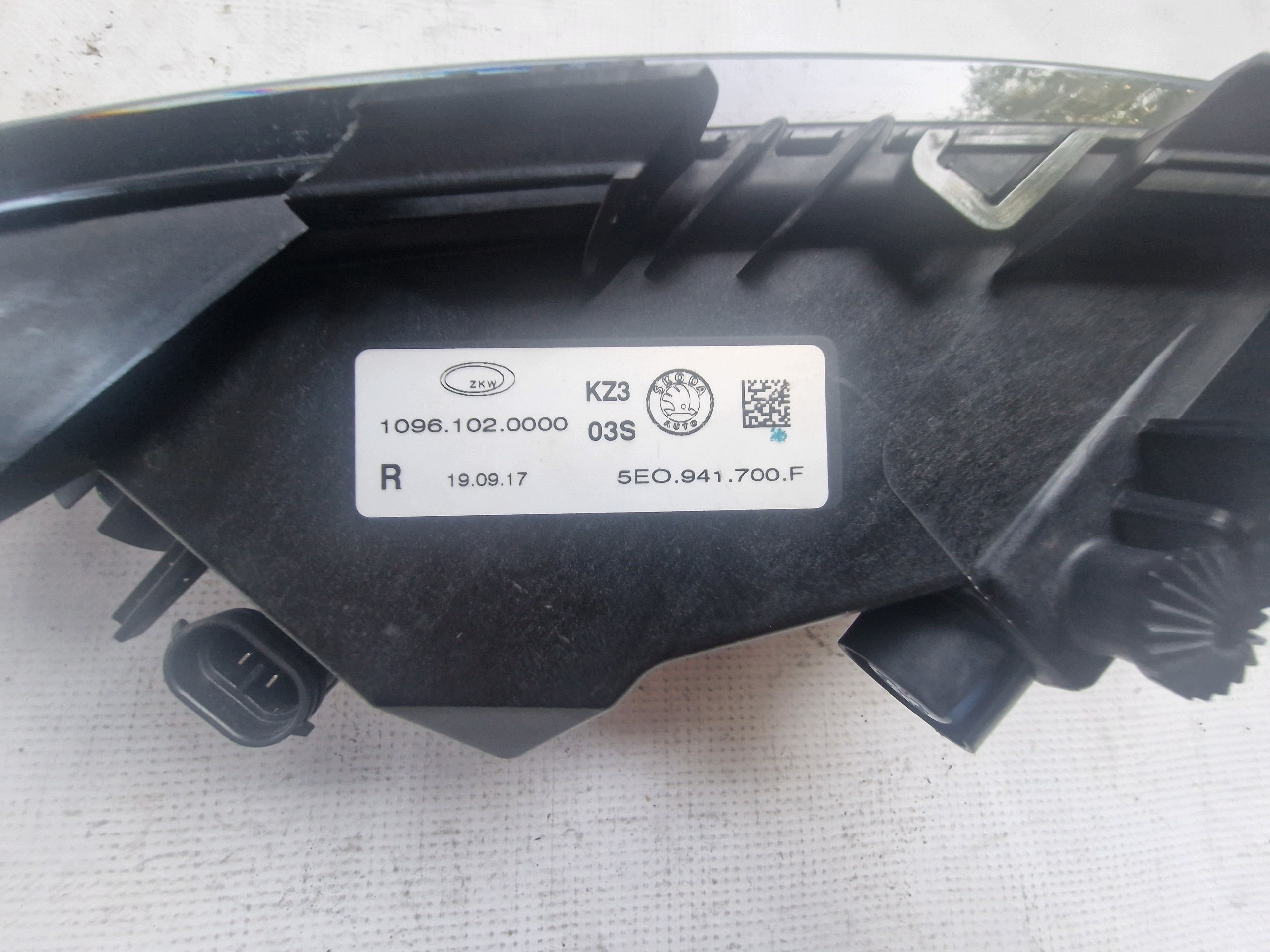 OEM 5E0941700F Halogen Höger Framlykta - Begagnad image 4