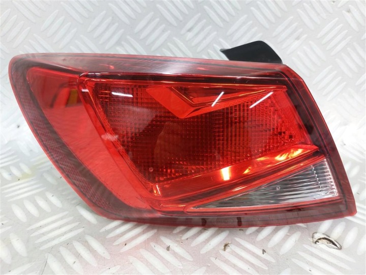 Achterlicht links achter Seat Leon III HB 5F0945095D 2012-