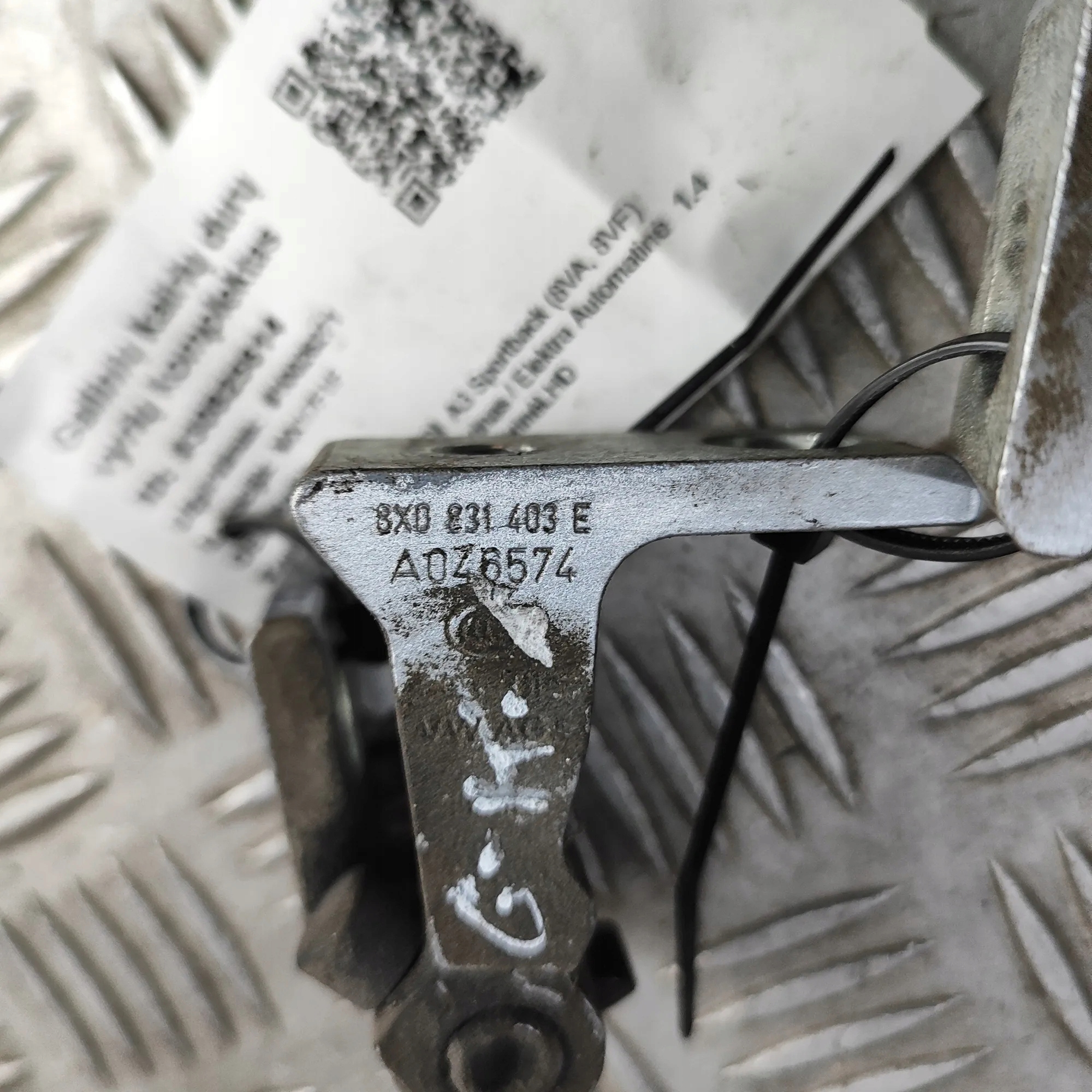 Peça carroçaria SEAT ARONA OEM 8X0831403E - Usada image 6