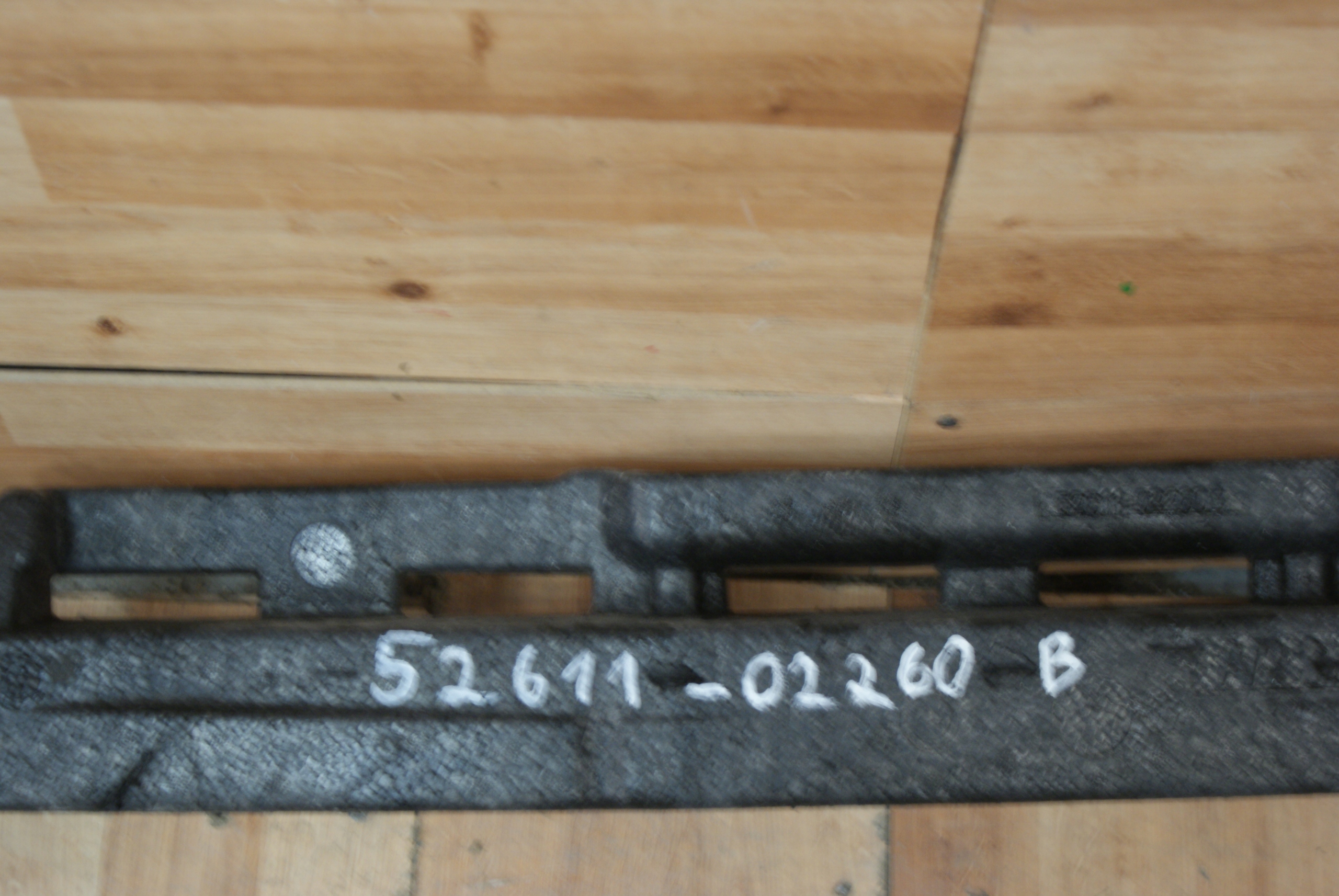 Toyota OE 52611-02260B Puskurin absorboija - Käytetty