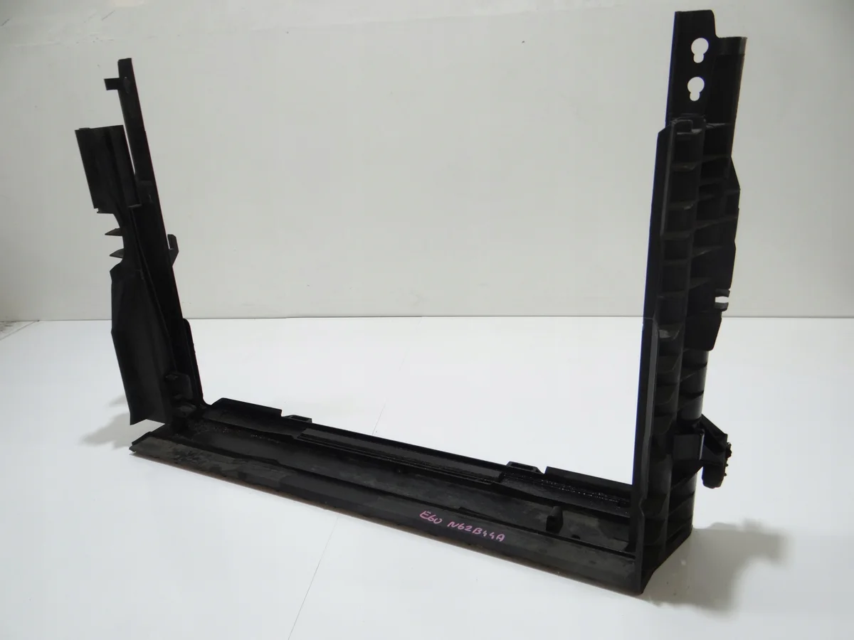 BMW E60 M54B30 jäähdyttimen kehys 7519204 image 3