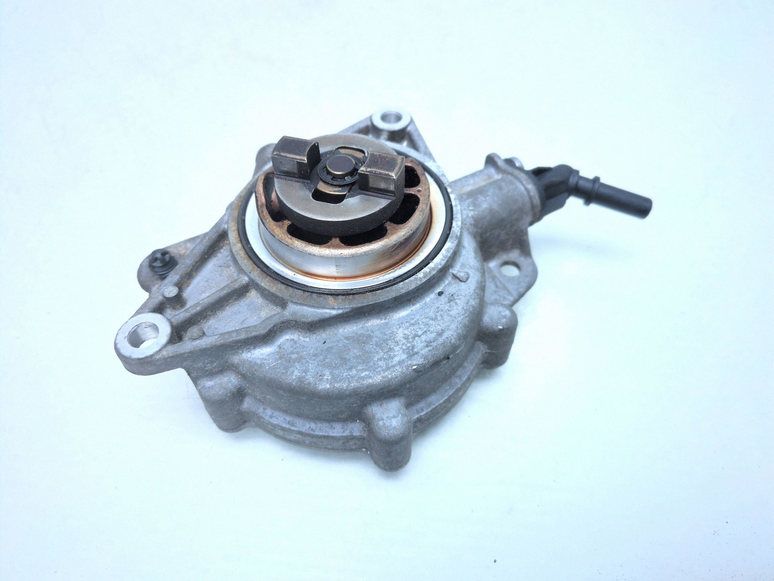 Pompe à vide Mini OE 7597920 - État utilisé image 2