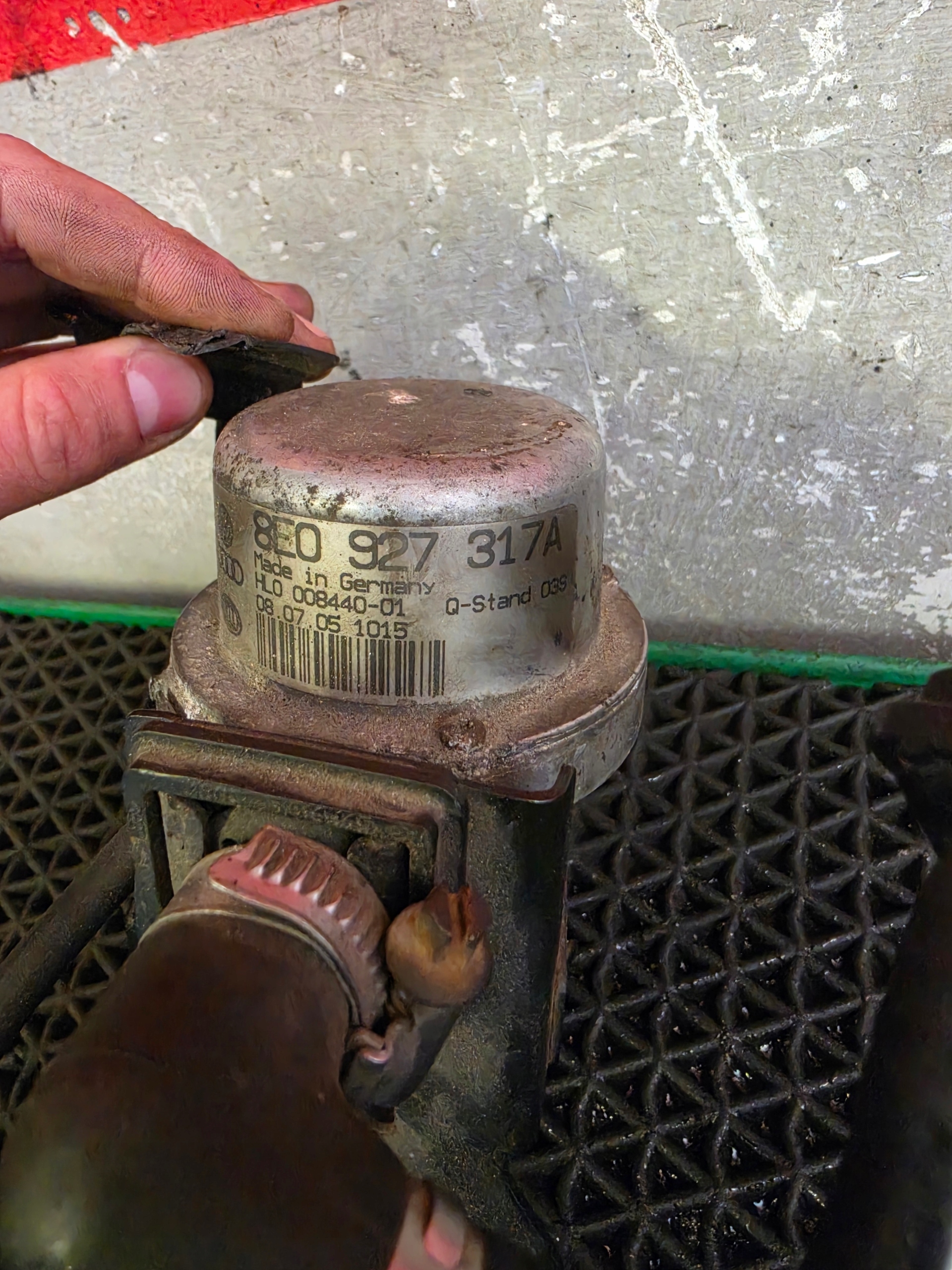 Tyhjiöpumppu OEM 8E0927317A Porsche Cayenne 4.5 V8:lle