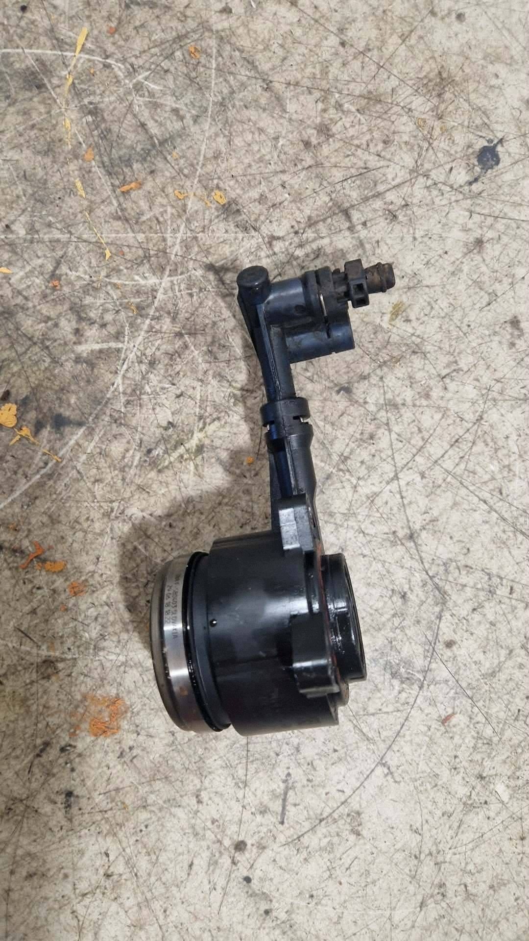 Kytkinlaakeri OEM 510016010 Transitille