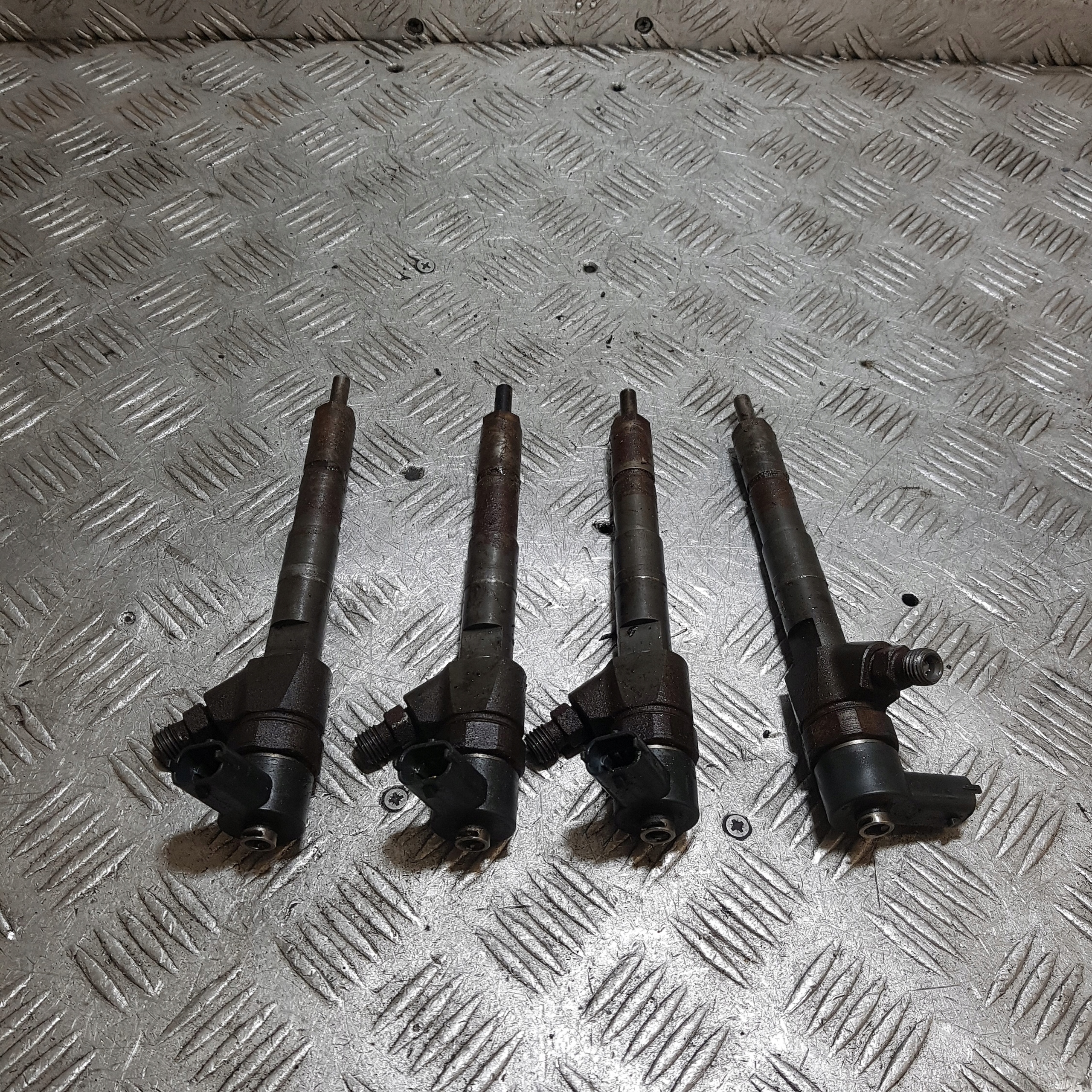 Suuttimet OEM 0445110111 Alfa Romeo GT 1.9JTD:lle