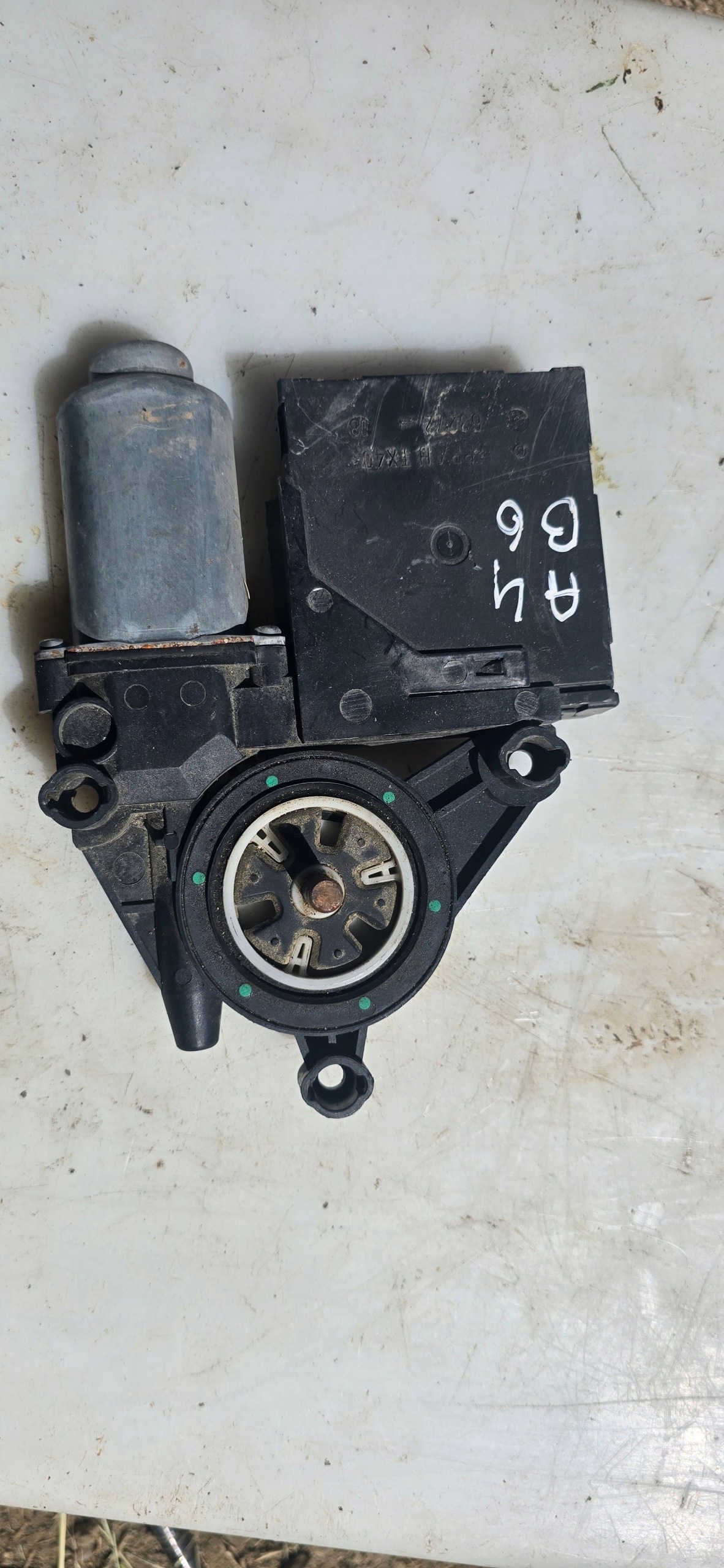 VW Touran I etu vasen ikkunanohjain OEM 1T0959701