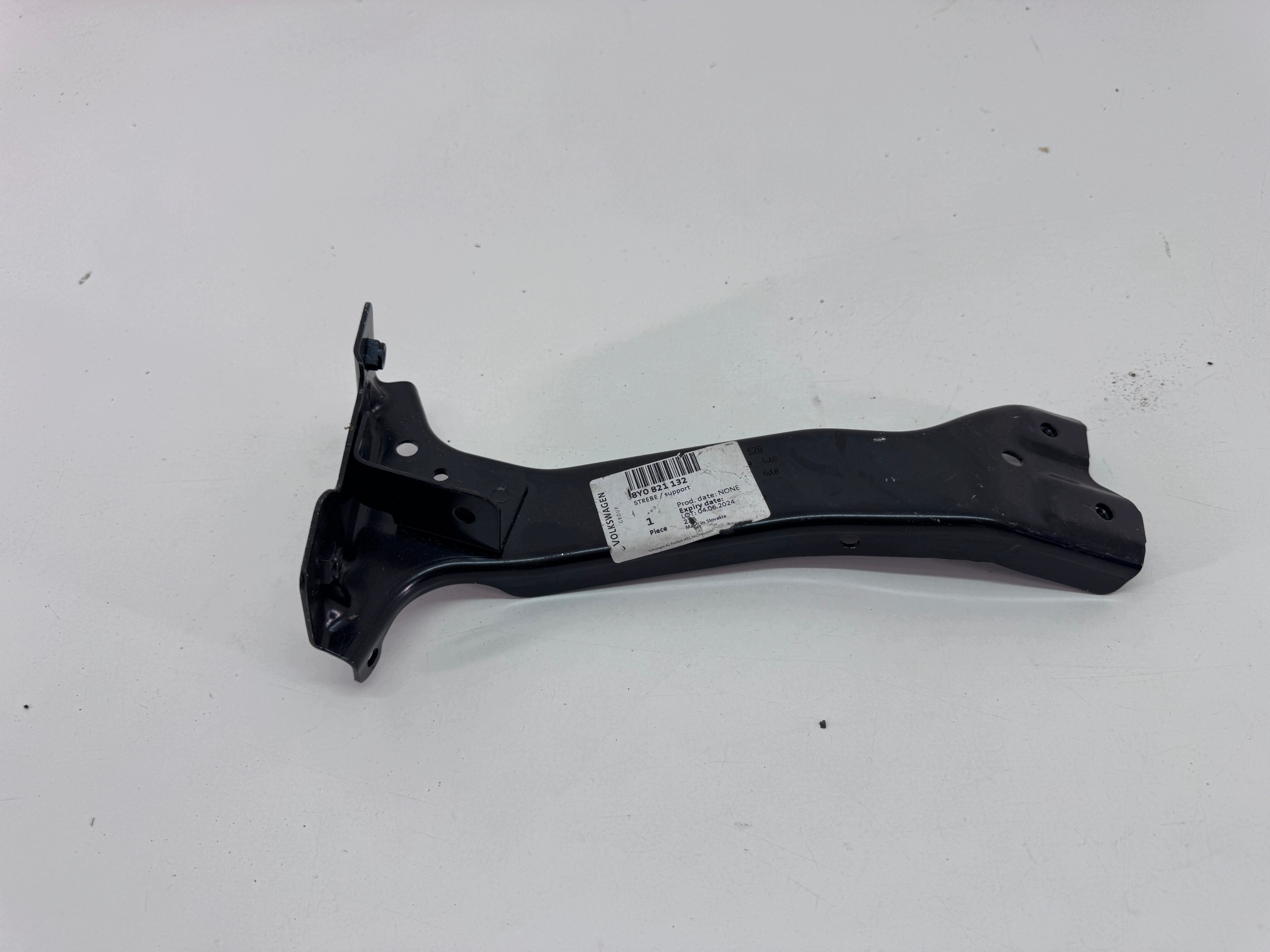Support de garde-boue avant Audi A3 8Y OEM 8Y0821132 image 2