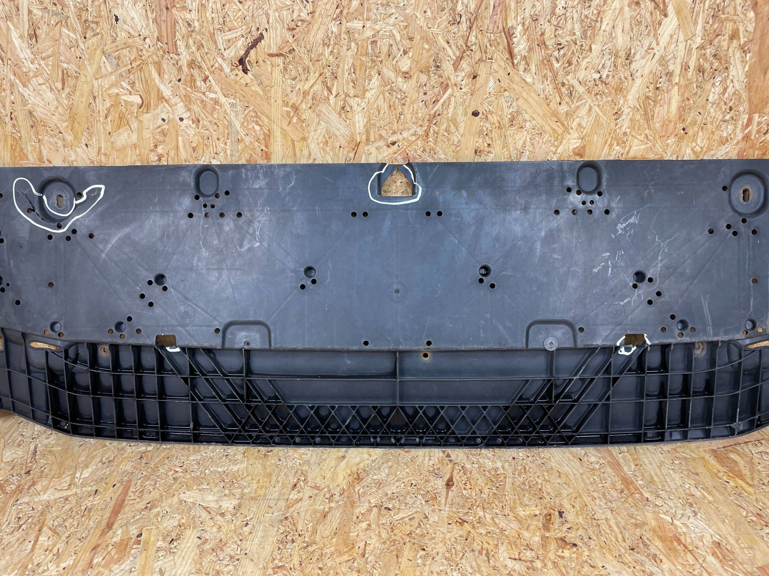 Audi A4 B9 S-Line Underkroppssköld OEM 8W0807611A image 7