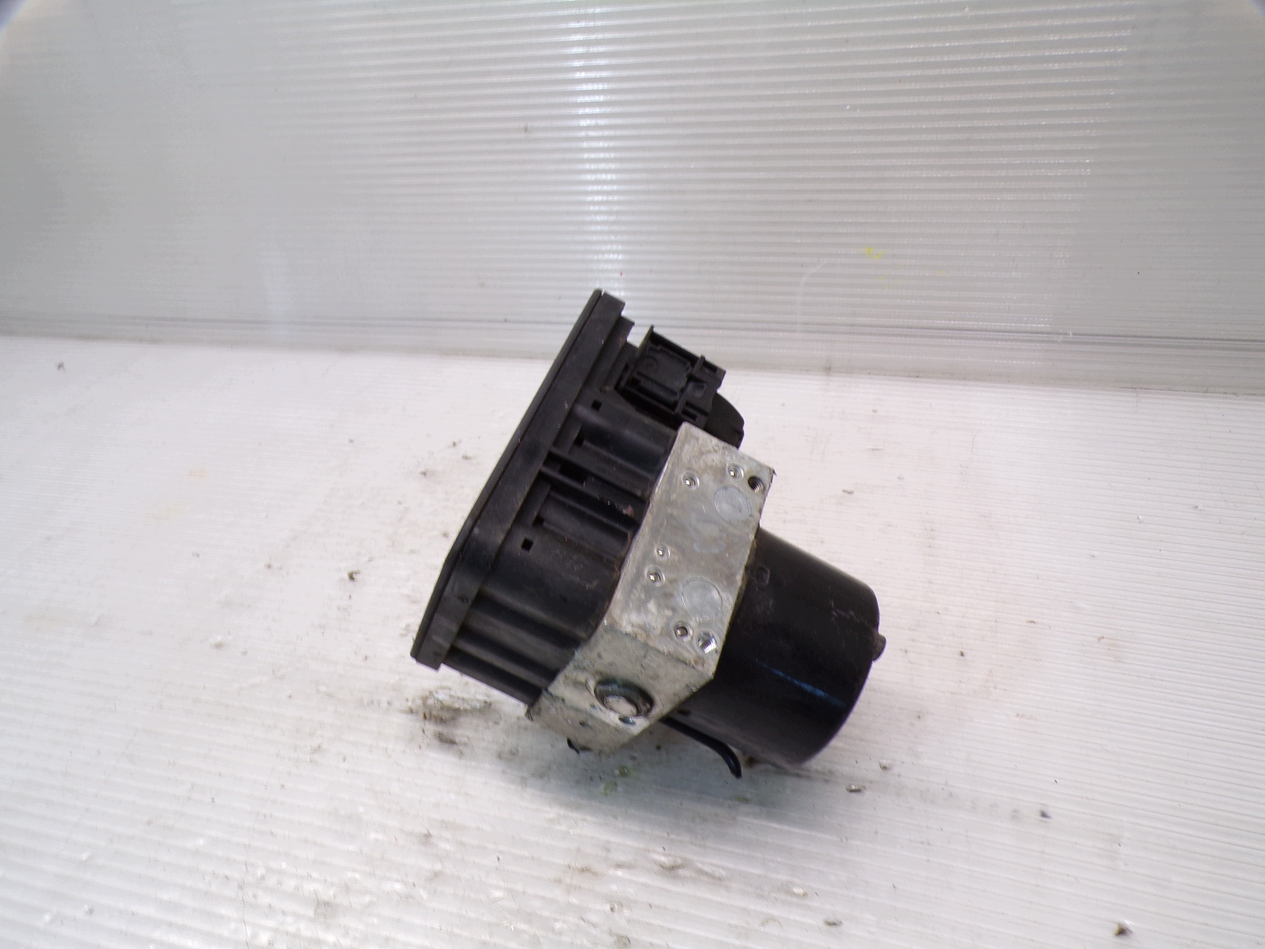 Pompe ABS OEM 13356788 pour Opel Astra J image 2