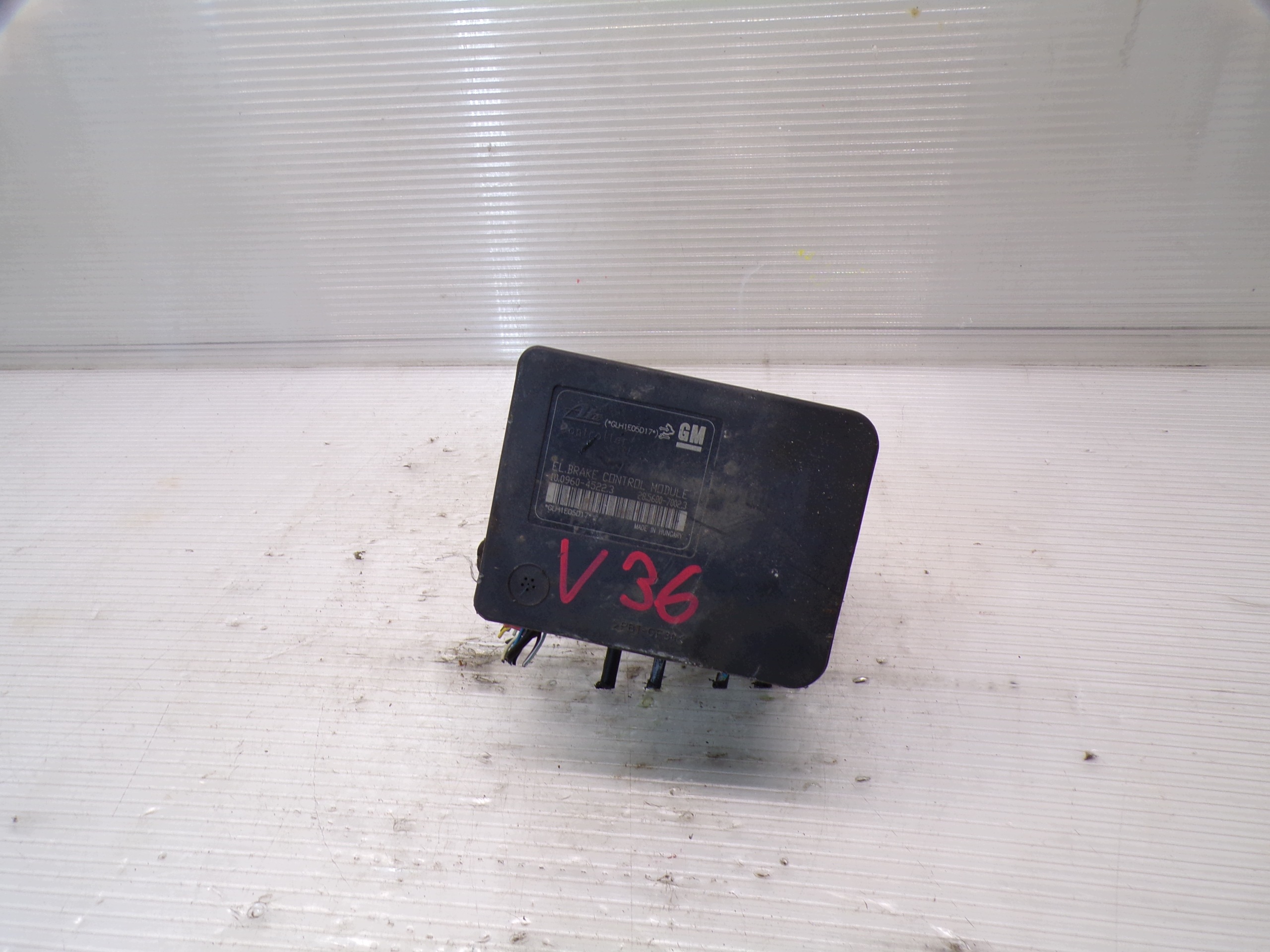 ABS-pumppu OEM 13356788 Opel Astra J:lle
