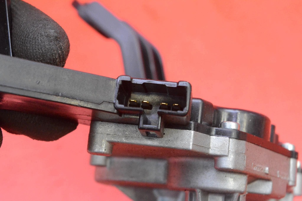 Kia Sportage III Heckwischermotor OEM 98700-3W000 image 8