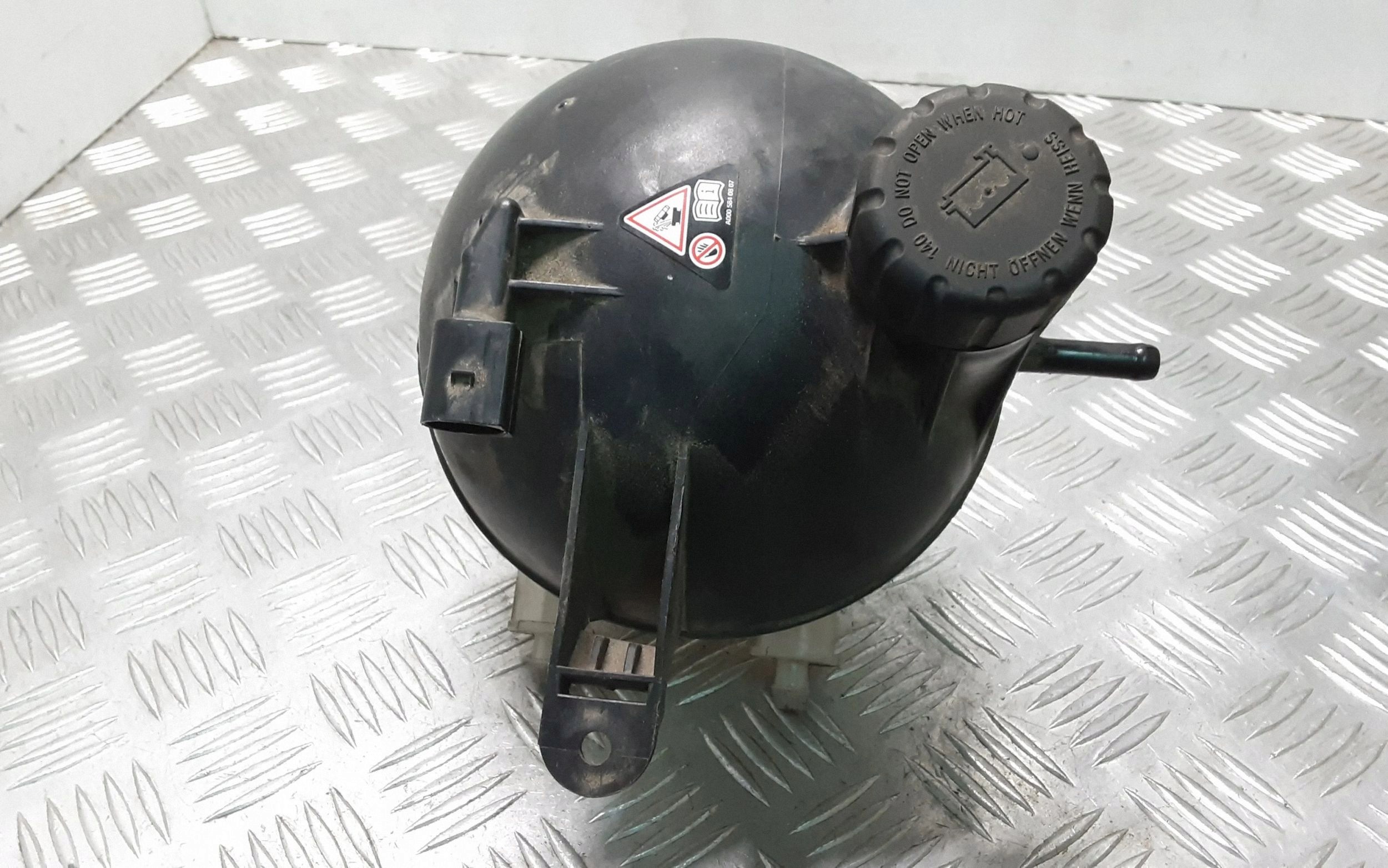 Mercedes W169 Tasaustankki OEM A1695000149 image 2
