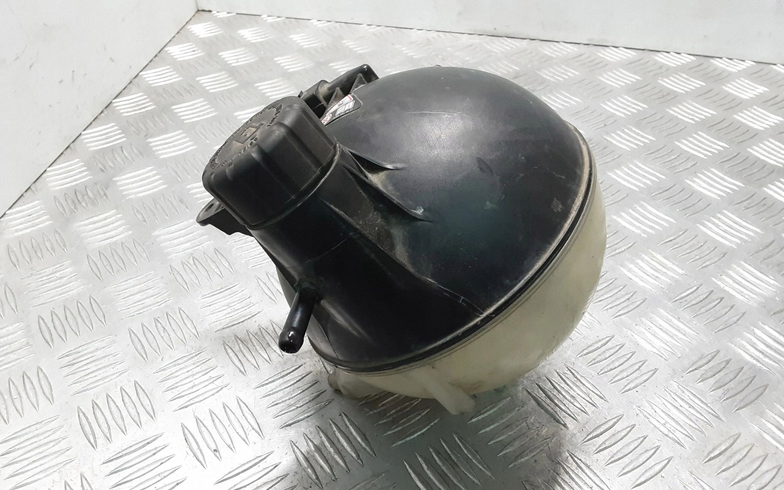 Mercedes W169 Tasaustankki OEM A1695000149 image 3
