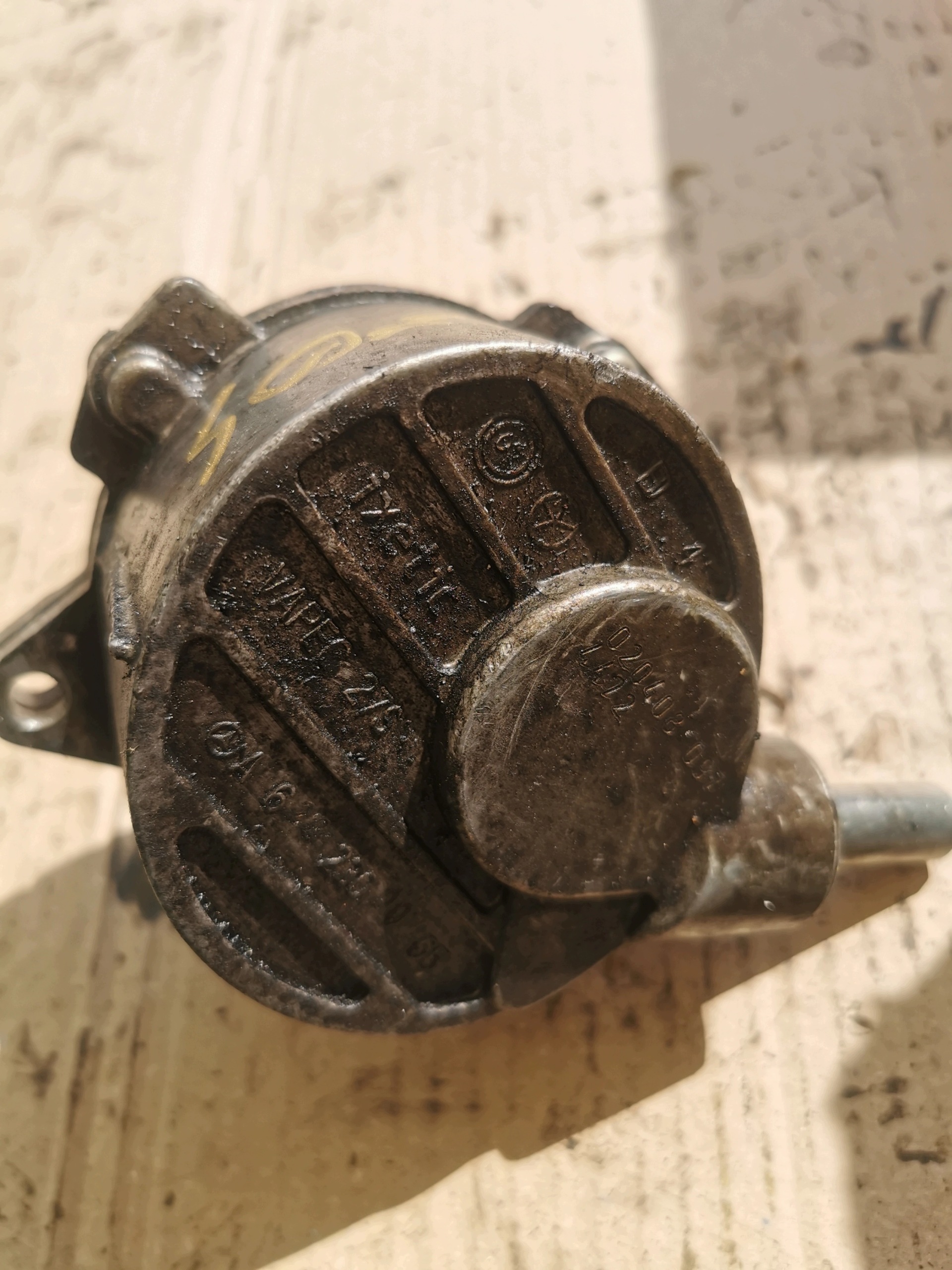 Bomba de vácuo Mercedes-Benz OEM A6282300065 - Usada image 3