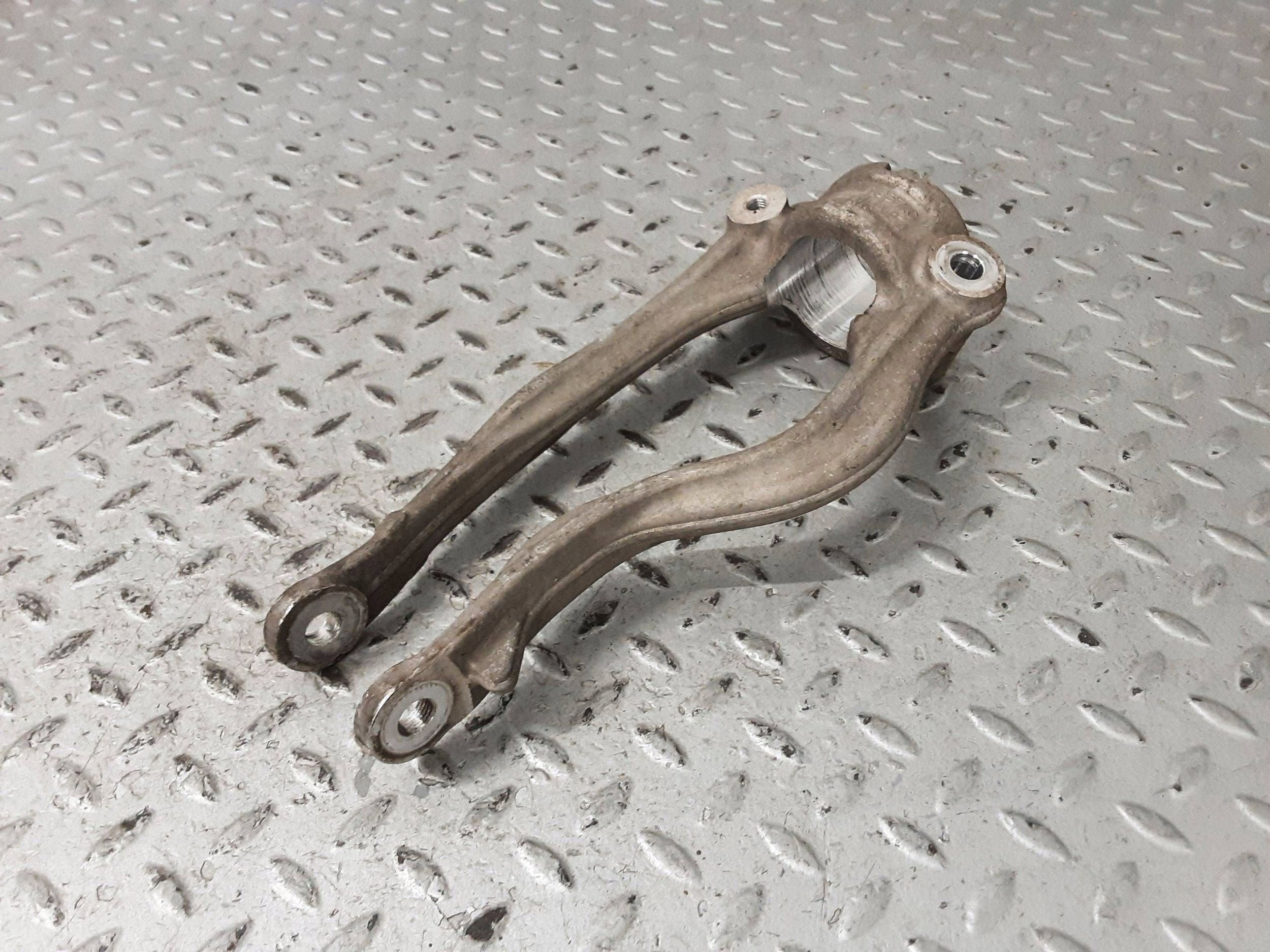 Porsche Macan 95B Suporte amortecedor dianteiro esquerdo OEM 95B413037C image 2