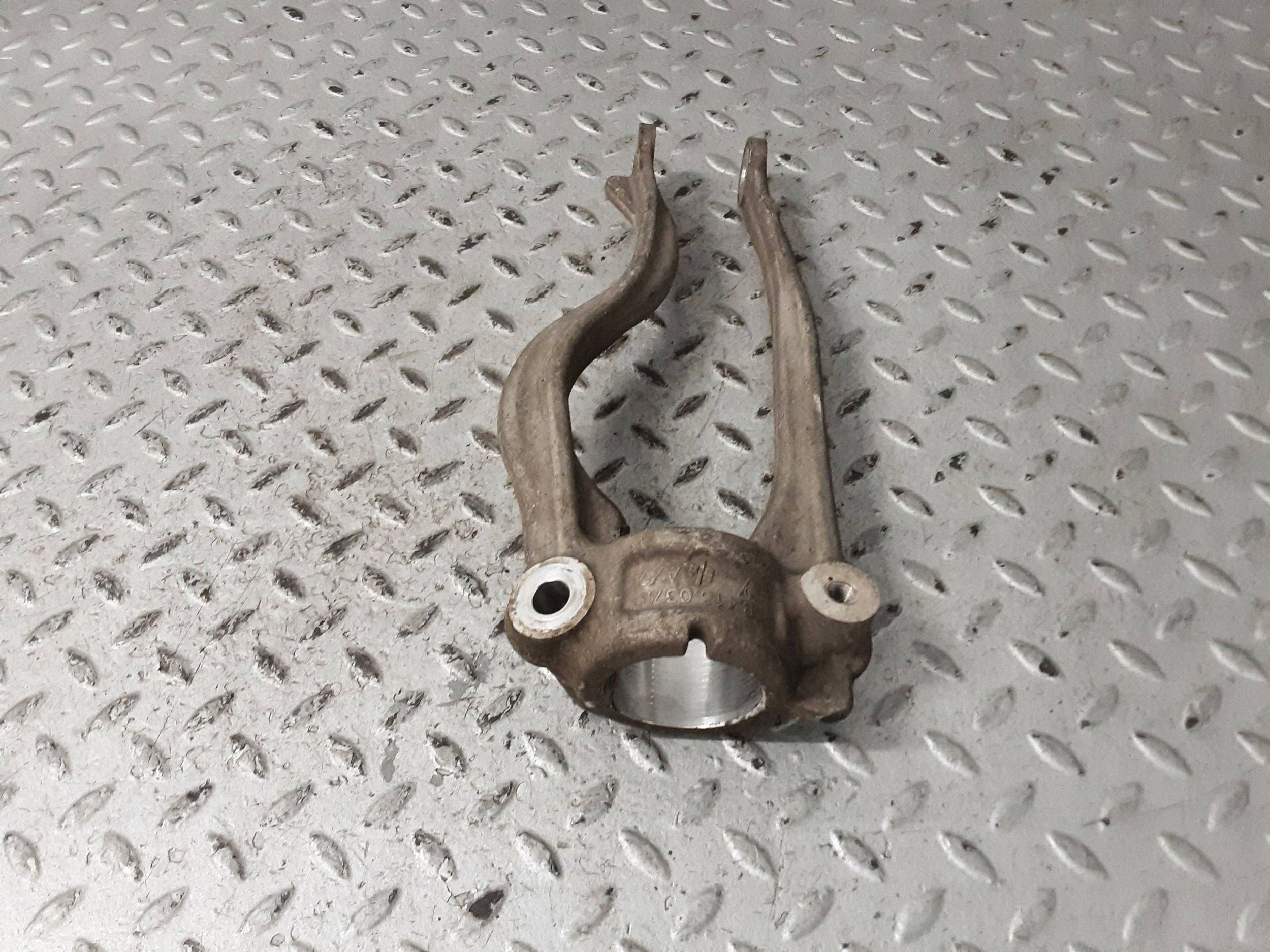 Porsche Macan 95B Federbeinhalter vorne links OEM 95B413037C