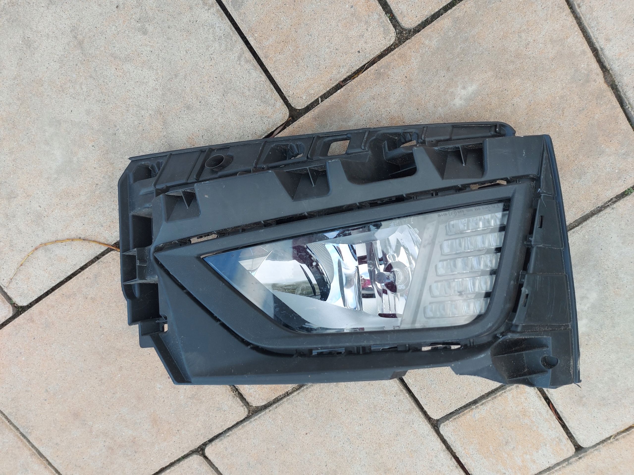 Valeo Right Halogen DRL LED Headlight OEM 2G094166208S image 2