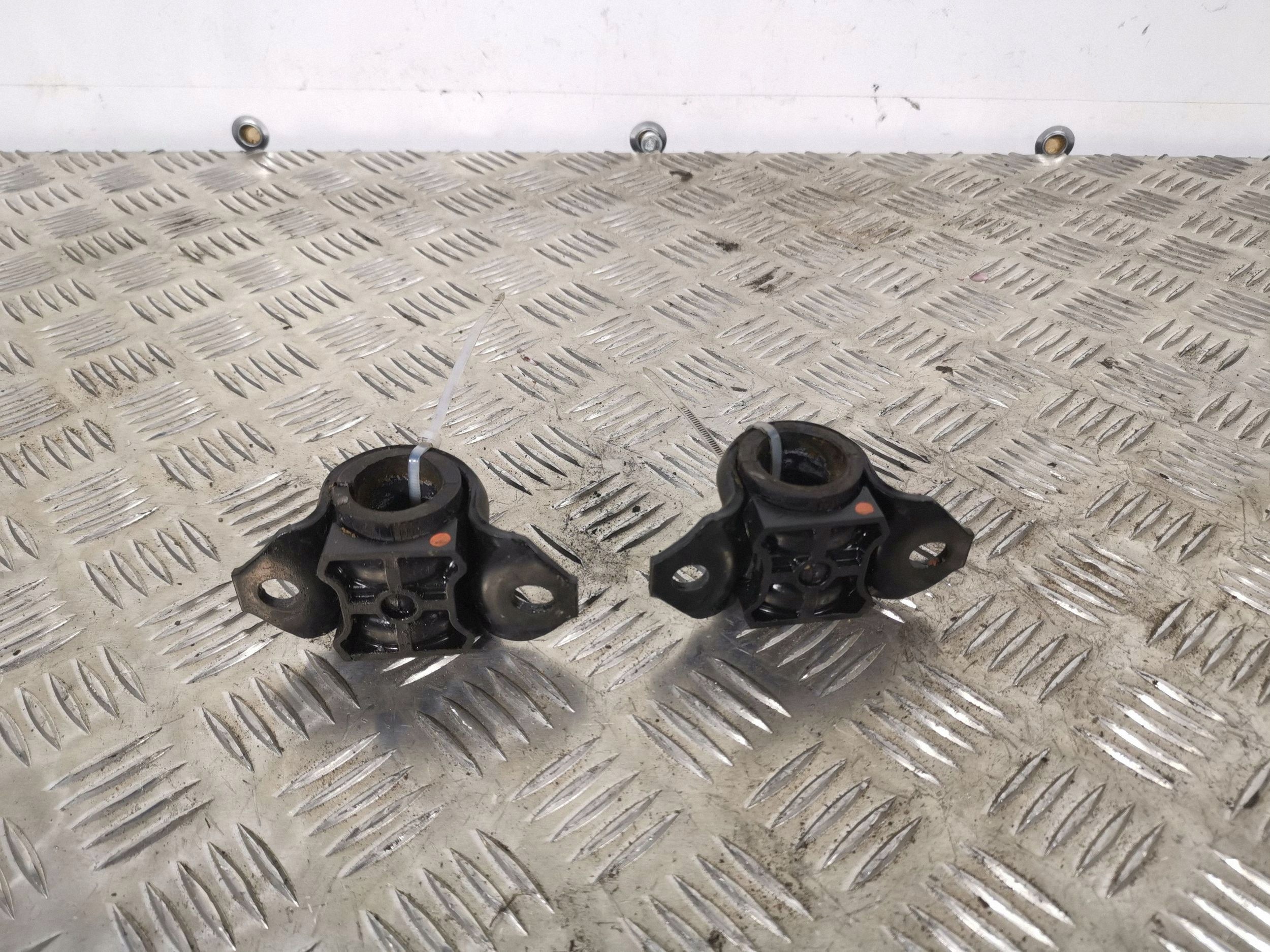 OEM FBZ3301 Front Stabilizer Bracket for Toyota C-HR image 2