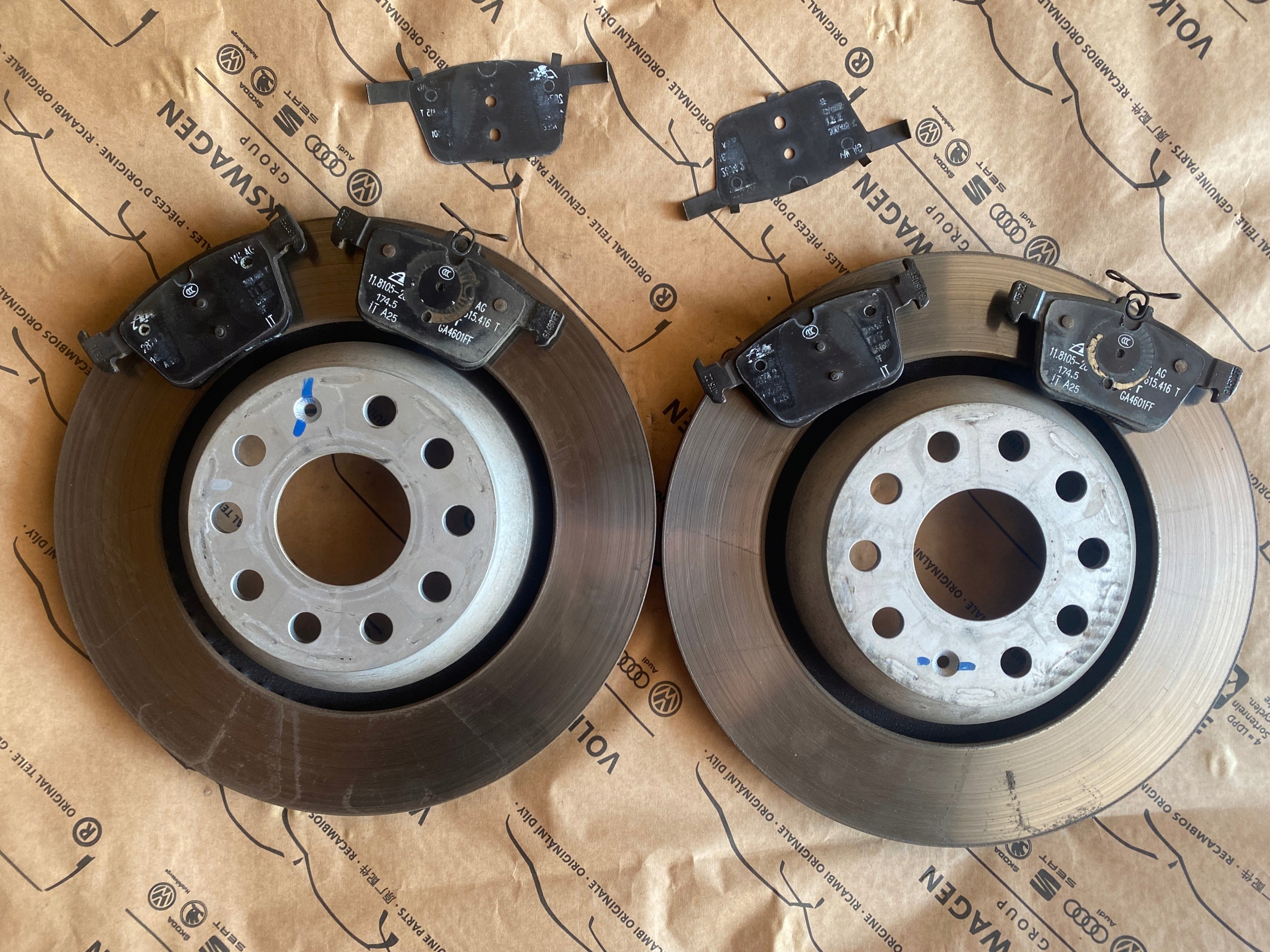 Discos de freno traseros CUPRA LEON 23r OEM 5Q0615601E image 2