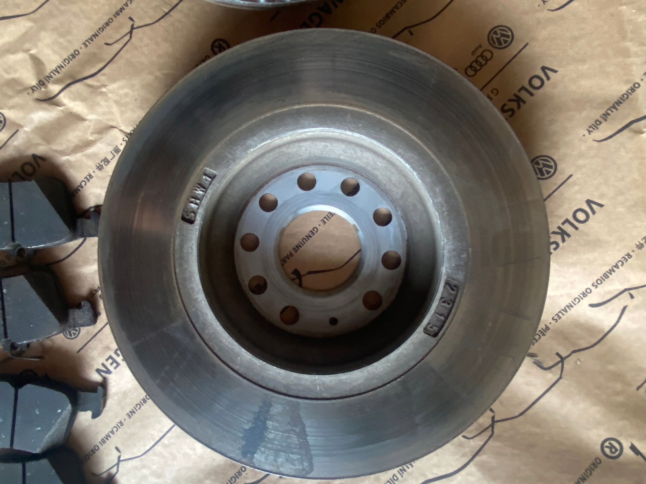 Discos de freno traseros CUPRA LEON 23r OEM 5Q0615601E image 3