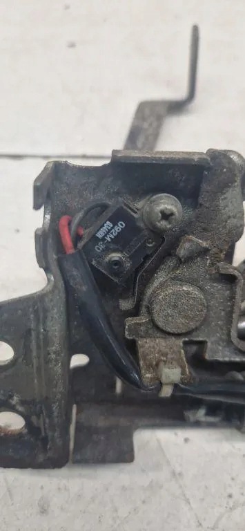 Fecho capô Mitsubishi ASX OEM 092M30 - Usado image 4