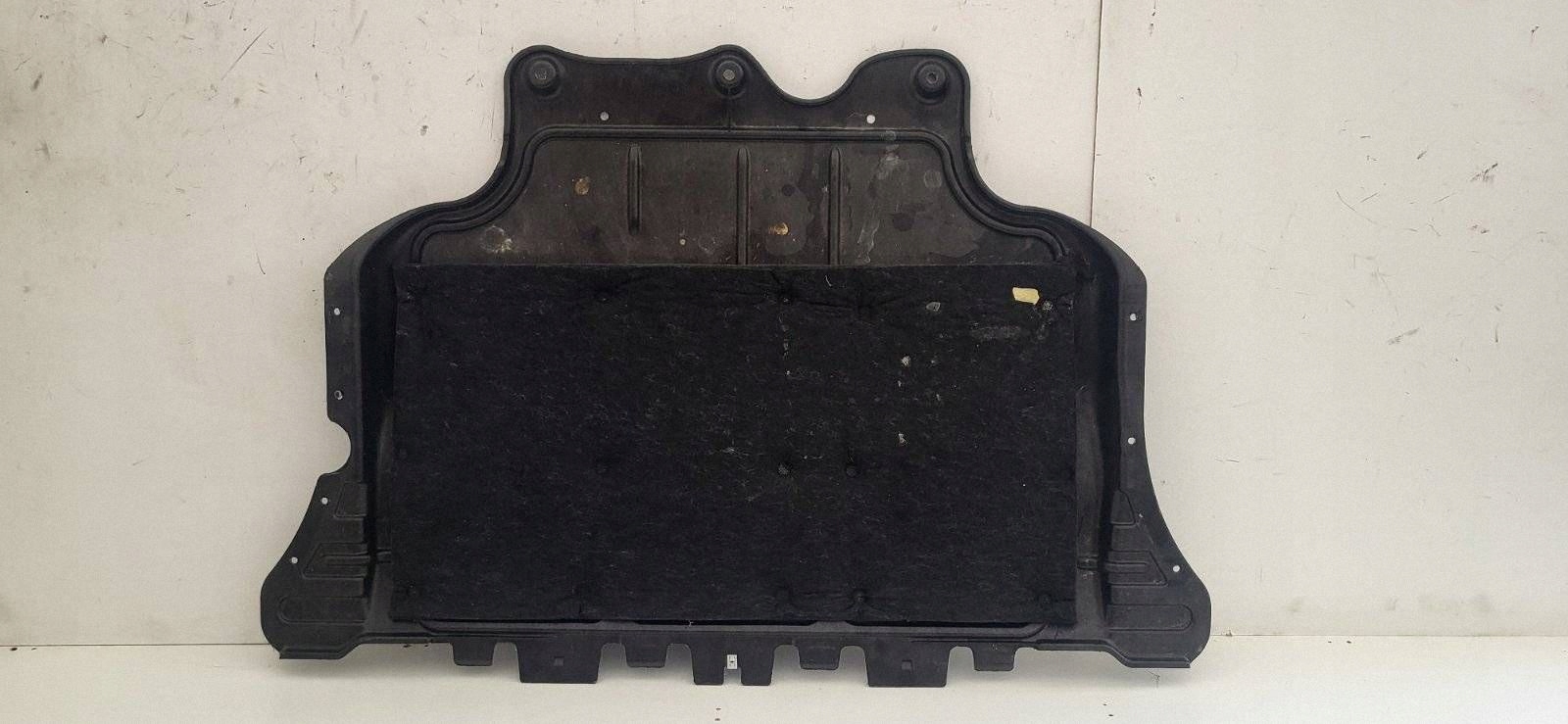 Moottorin suojalevy OEM 3Q0825236D - Uusi