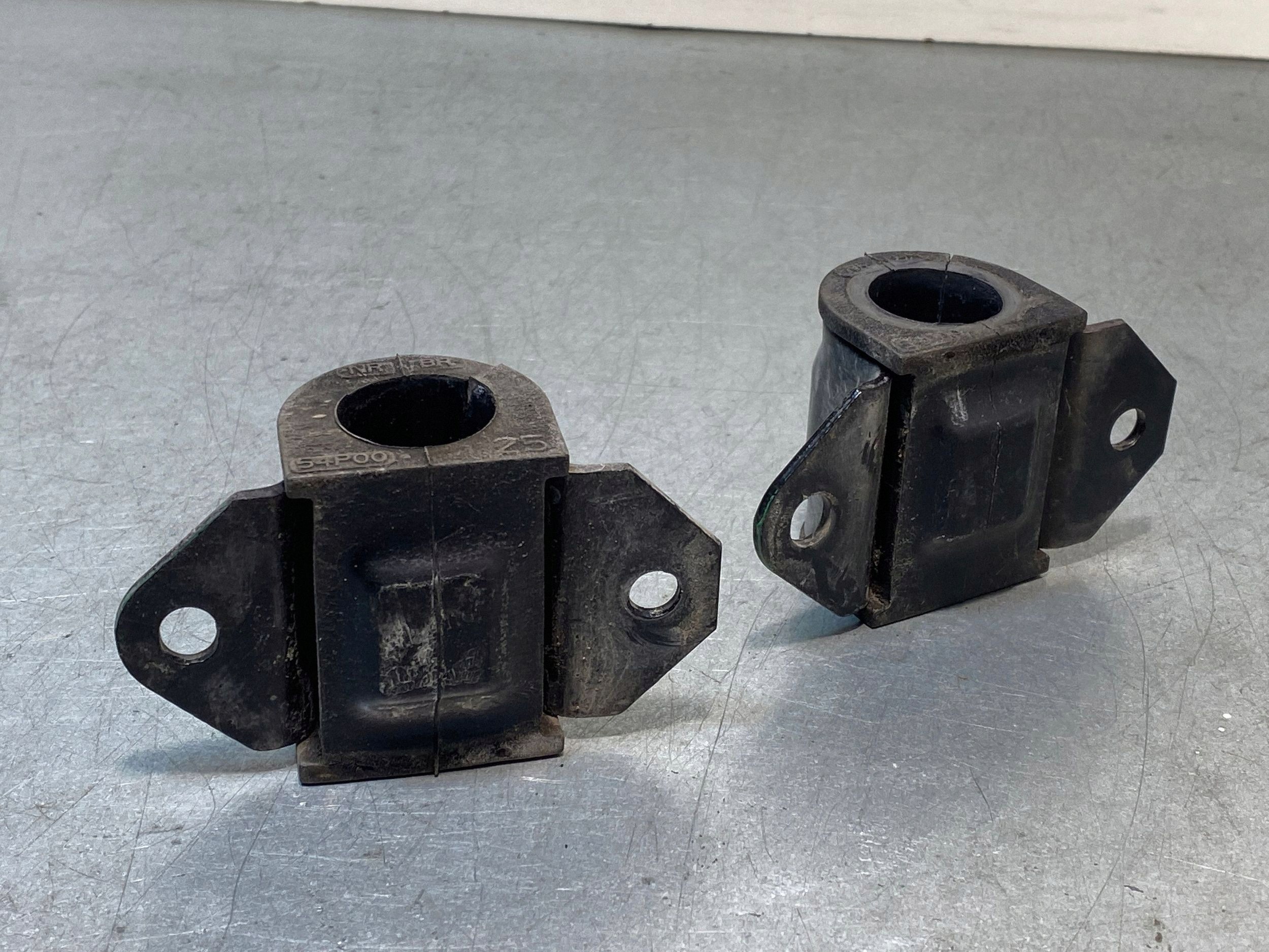 Suzuki OE FBZ17977 Etuvakainnuslehti