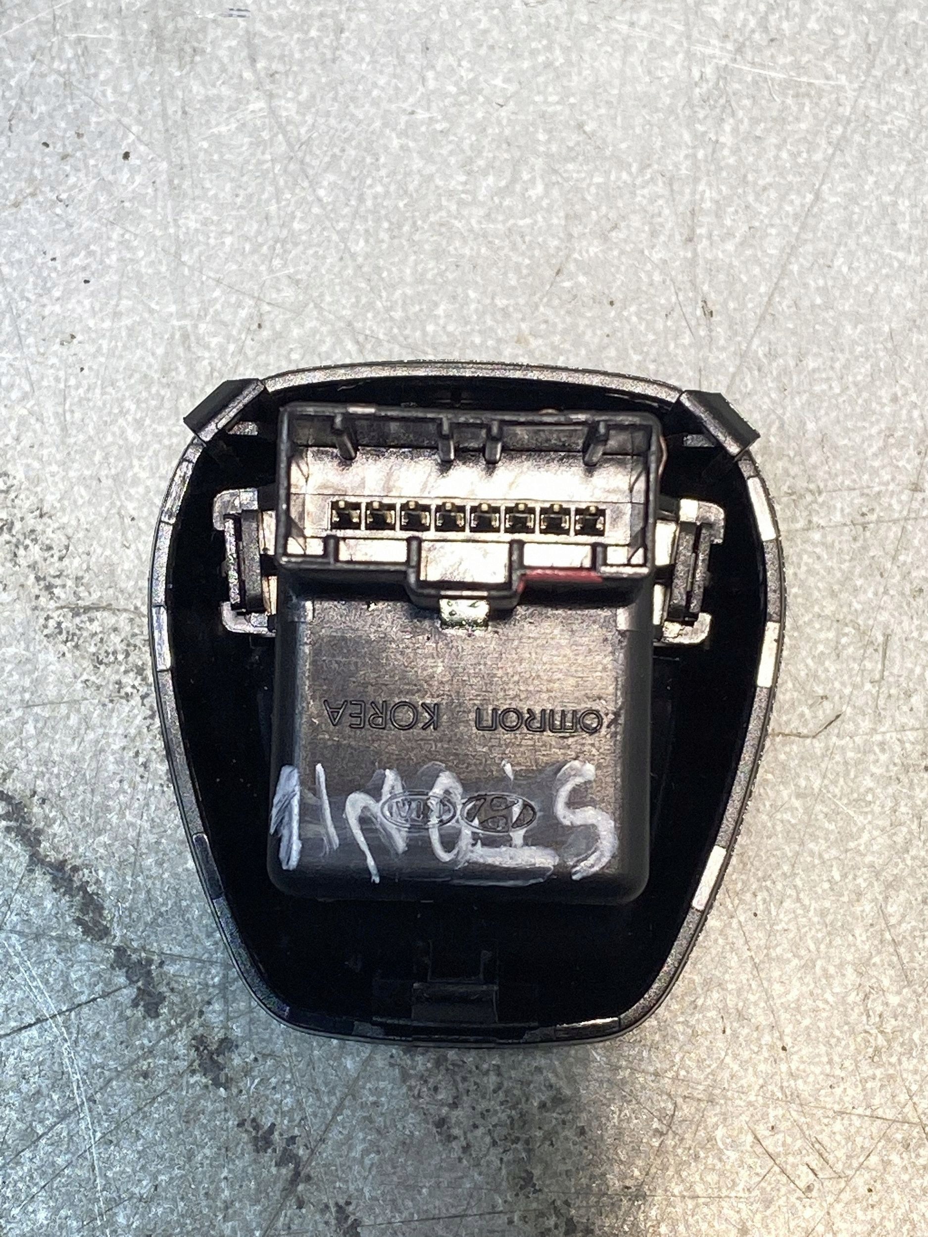 Sensor solar Kia OE OEM FBZ18011 - Usado image 3