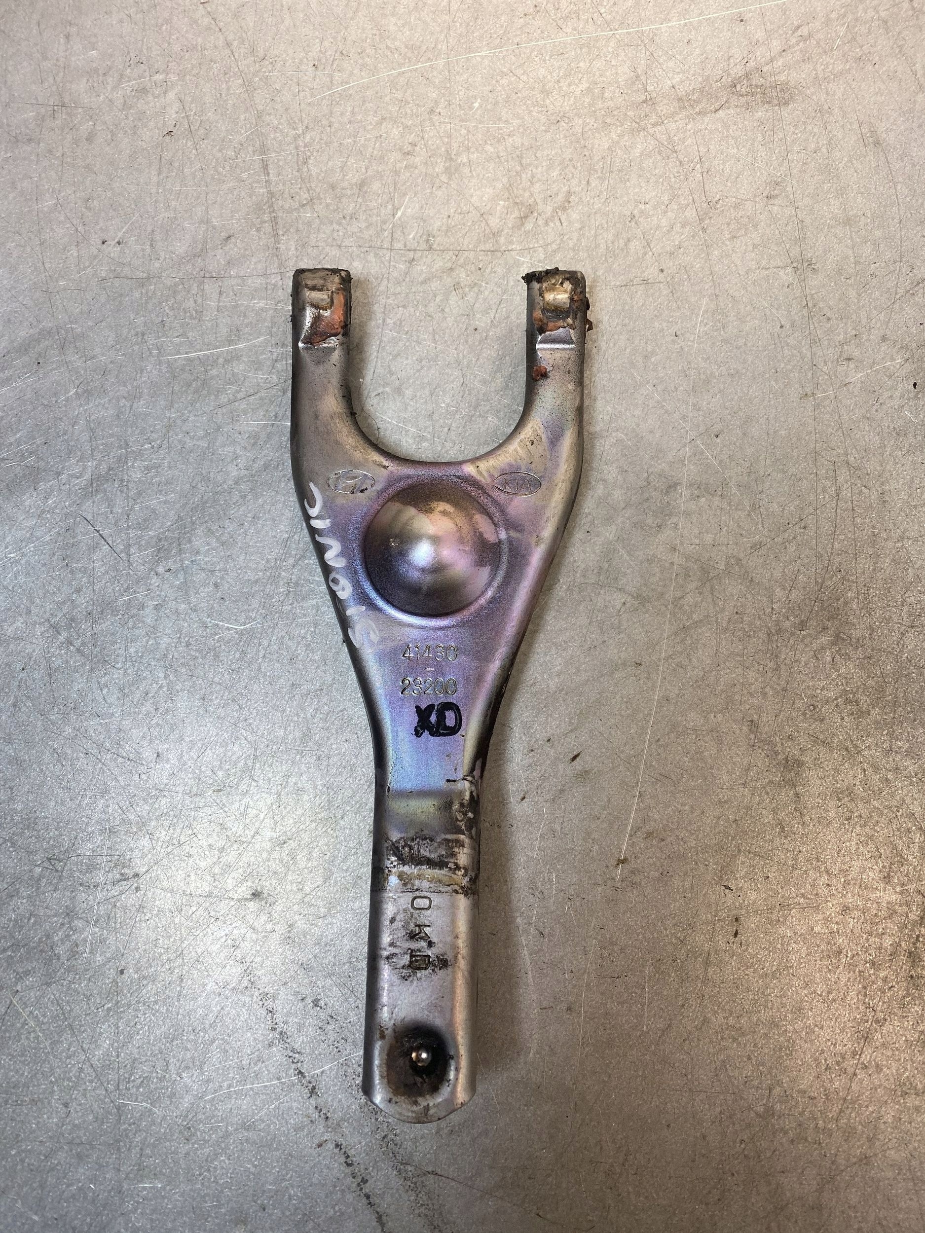 Pedal embraiagem Kia Stonic OEM FBZ18039 - Usado image 2