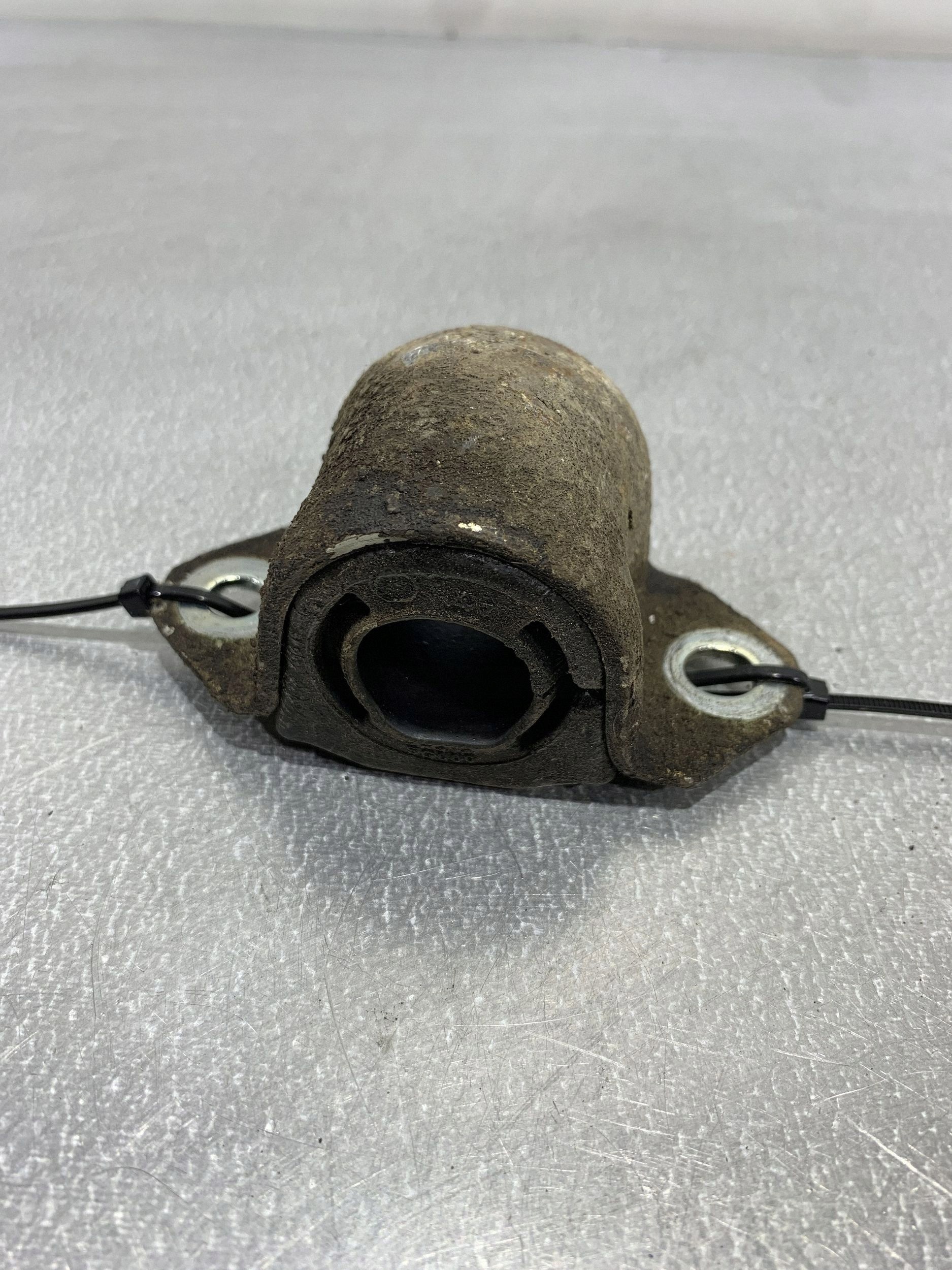 Subaru Forester Etutasonnustinpidike OEM FBZ19394