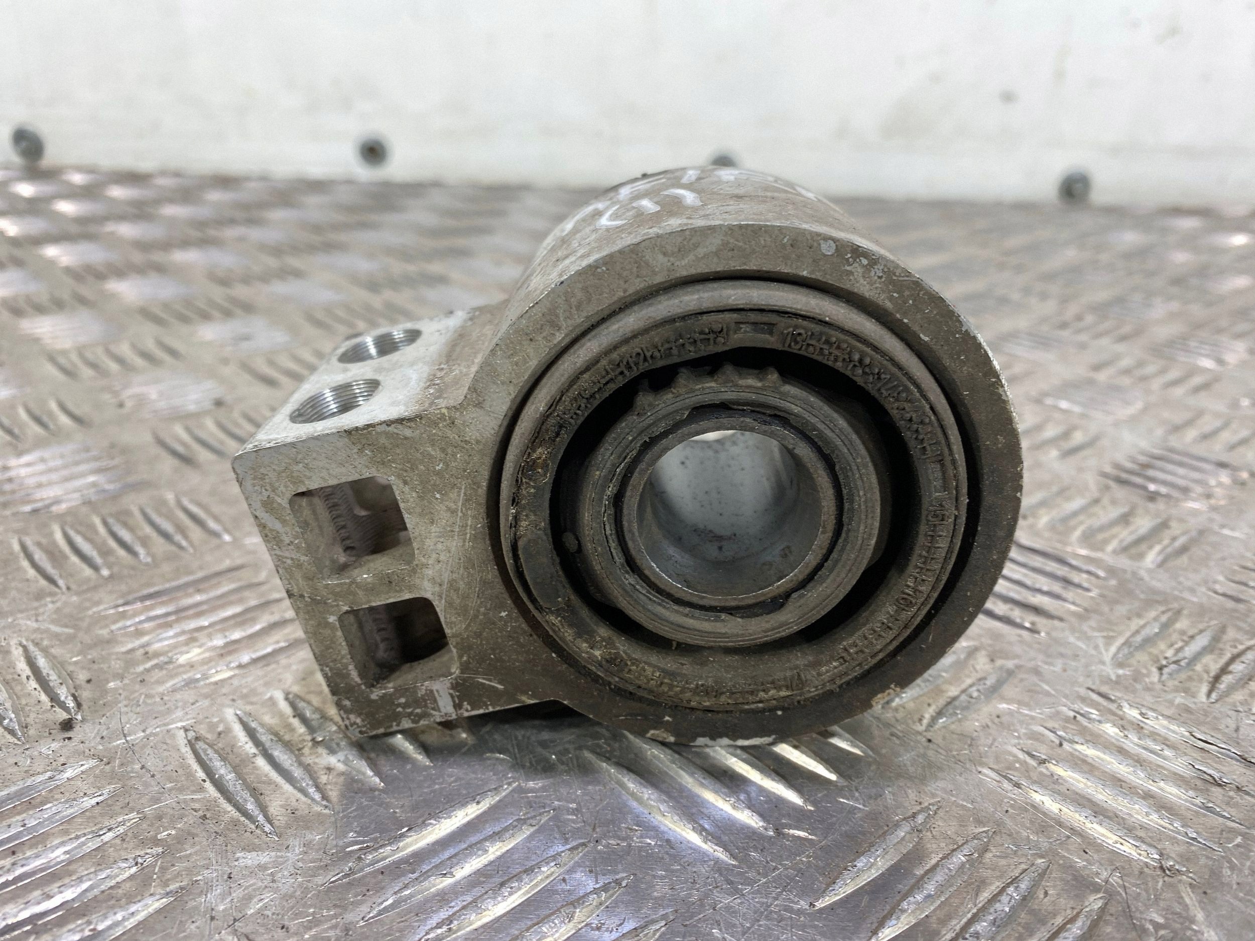 Opel Zafira C Etuheilakkeen tappi OEM H784223145270