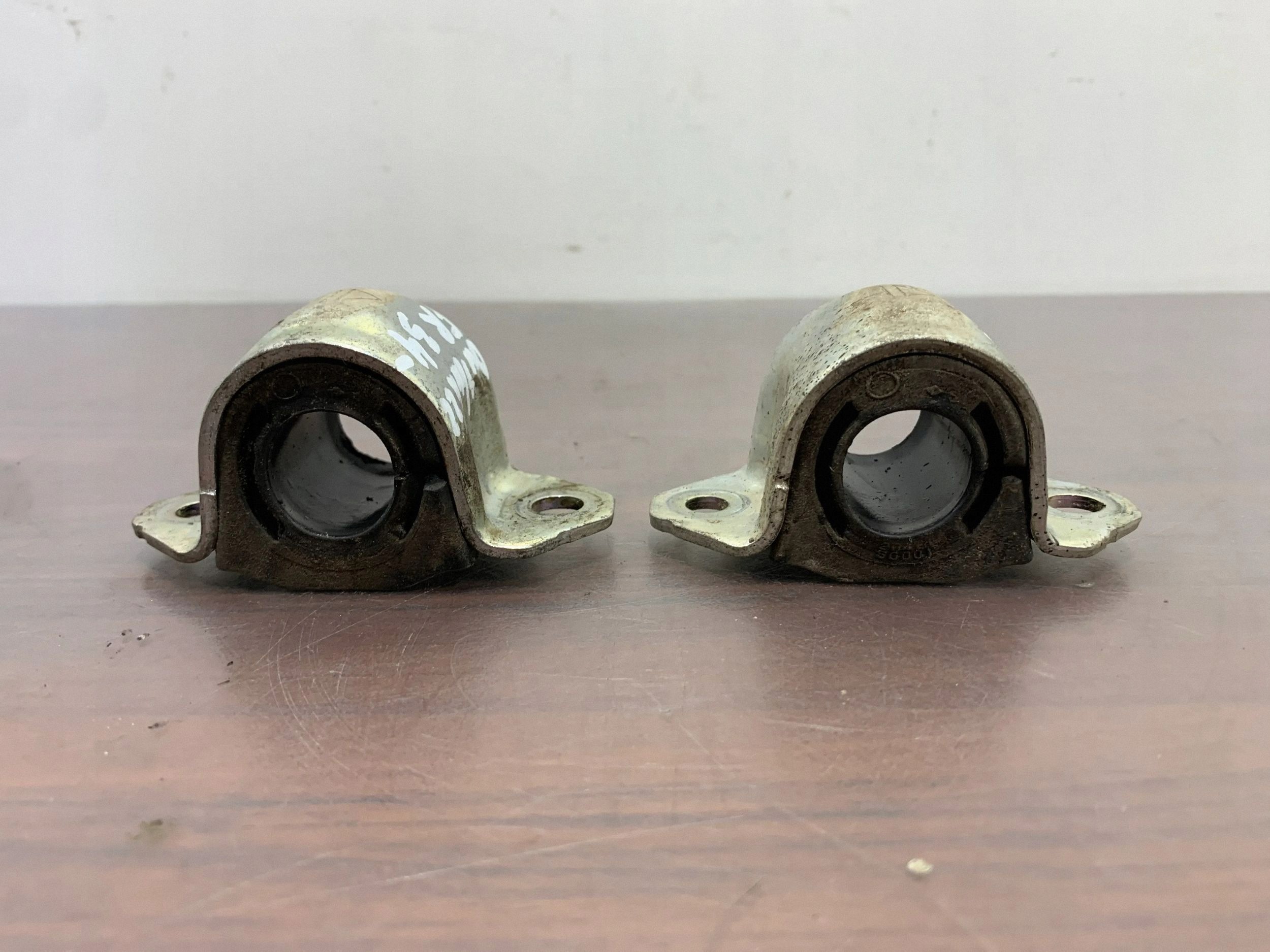 FBZ28324 Front Stabilizer Bracket - Subaru OE image 2