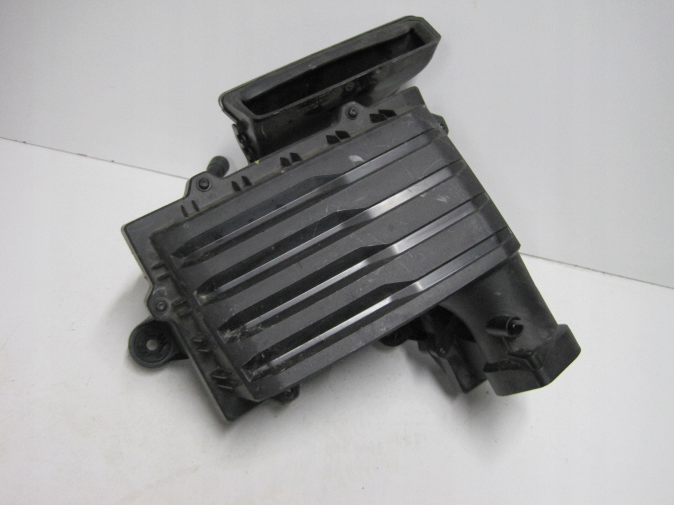 VW Passat B8 Air Filter Housing OEM 5Q0129620D