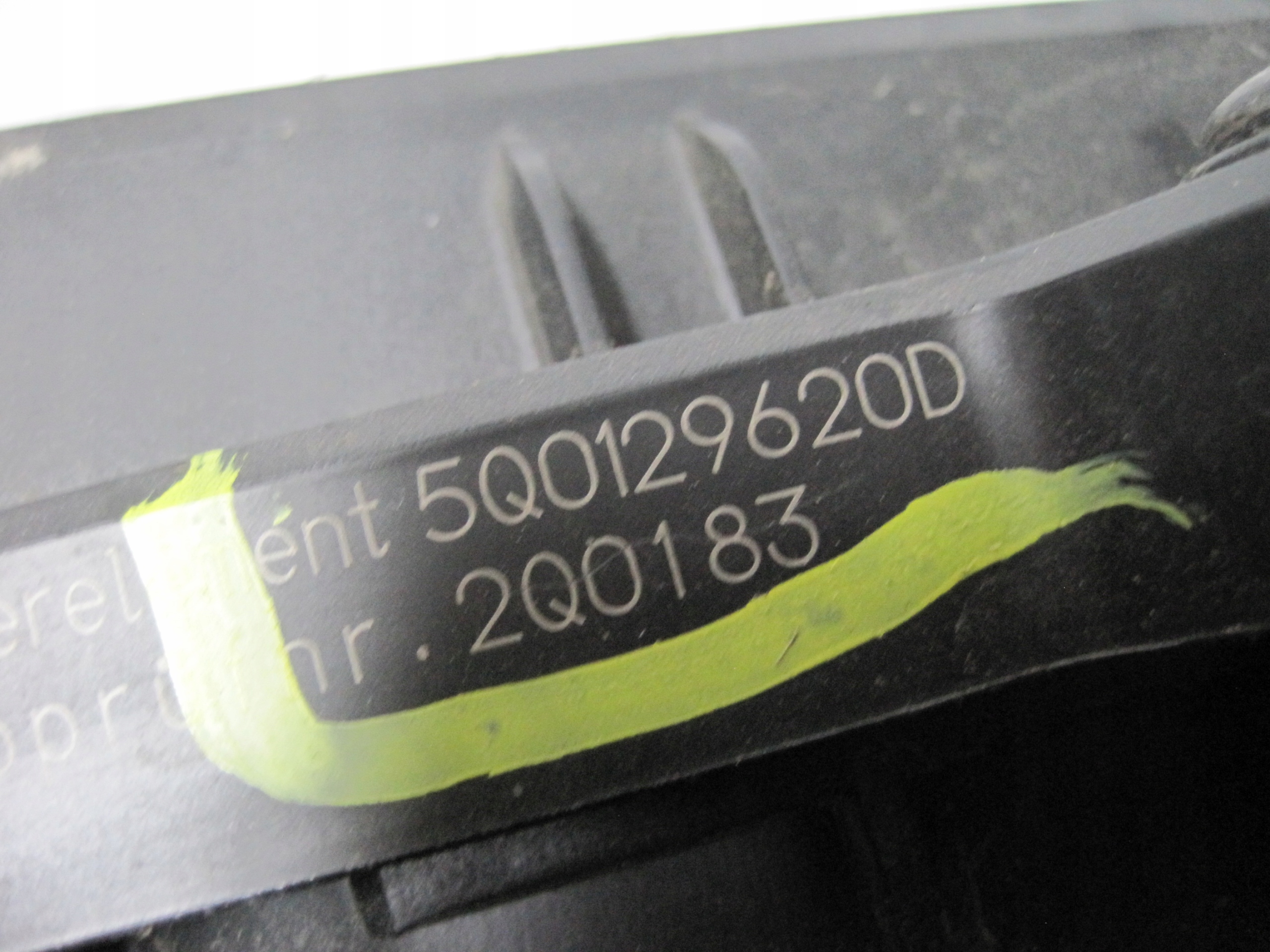 Luftfilterhus VW Passat B8 OEM 5Q0129620D image 4