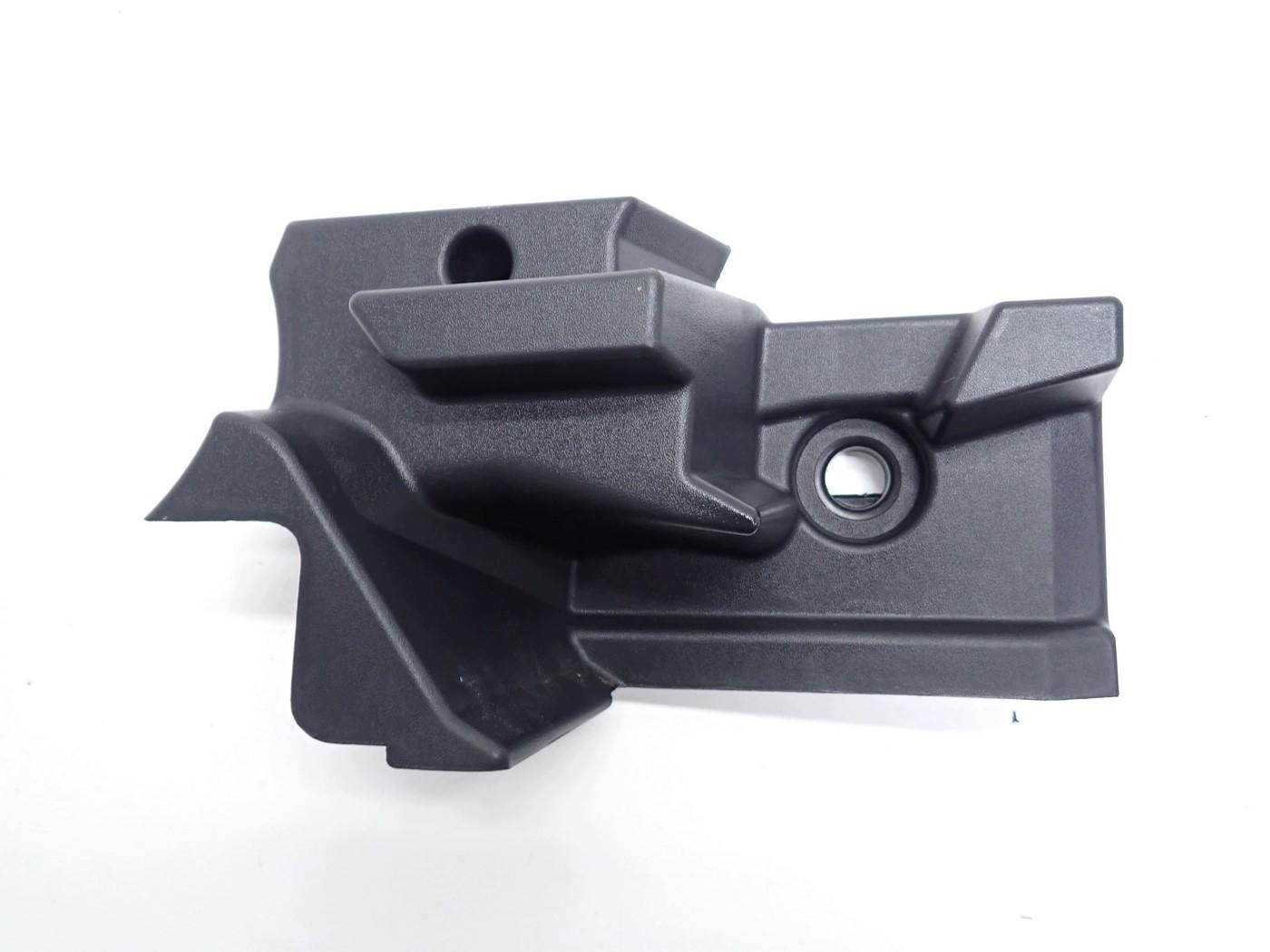 Rechte hintere Gepäckabdeckung Halterung OEM 6F9858860A image 2