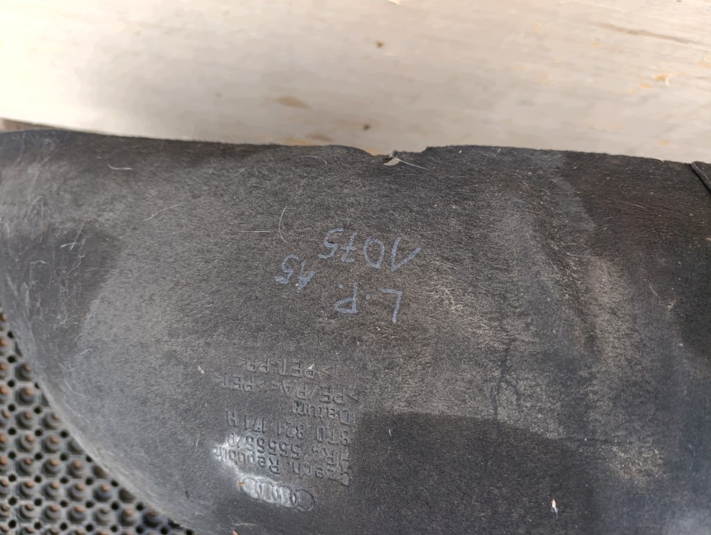 Etuvasen Pyöräkaari Audi A5 8T OEM 8T0821171H