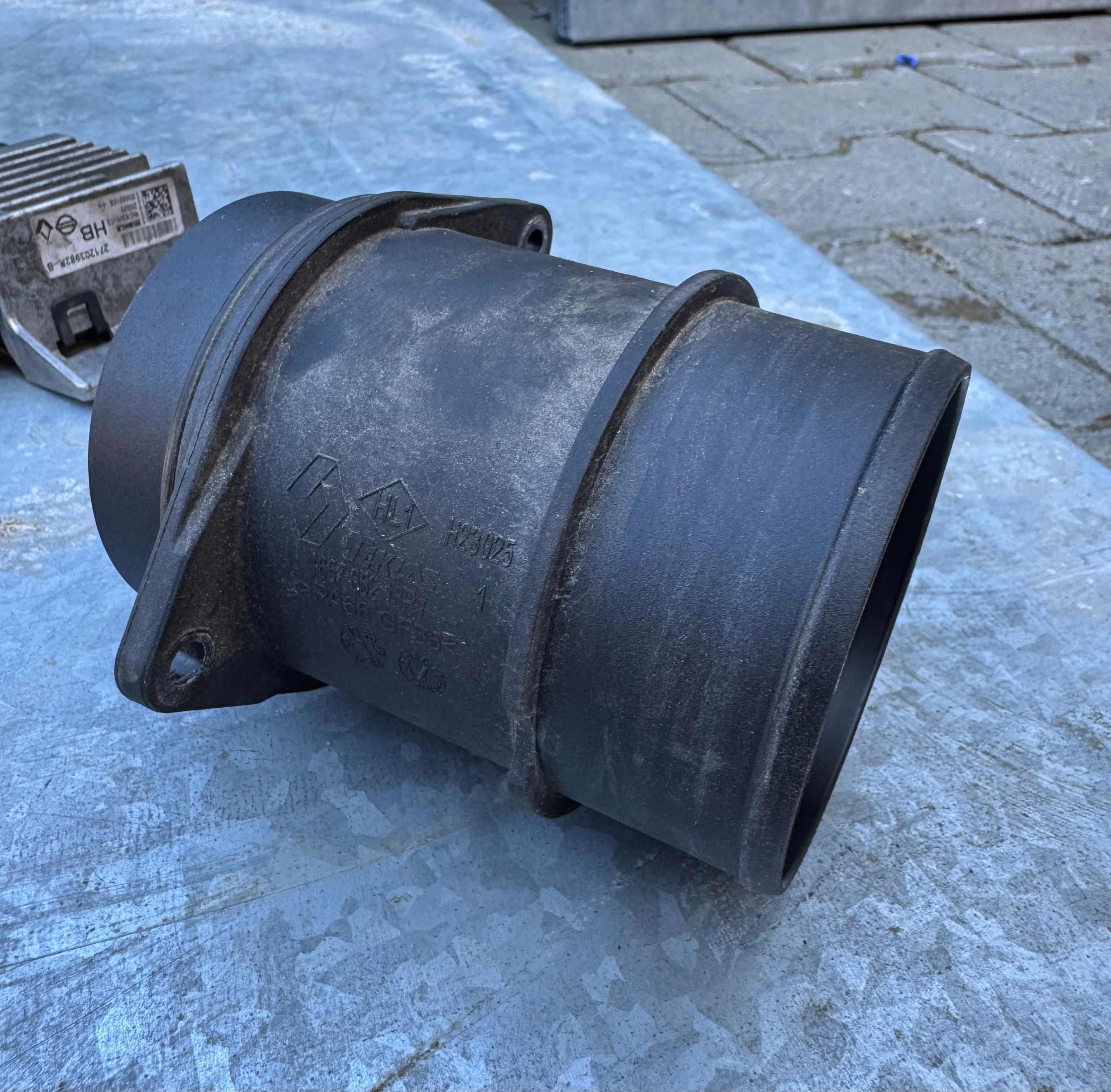 Débitmètre OEM 165765213R pour Opel Movano III image 2
