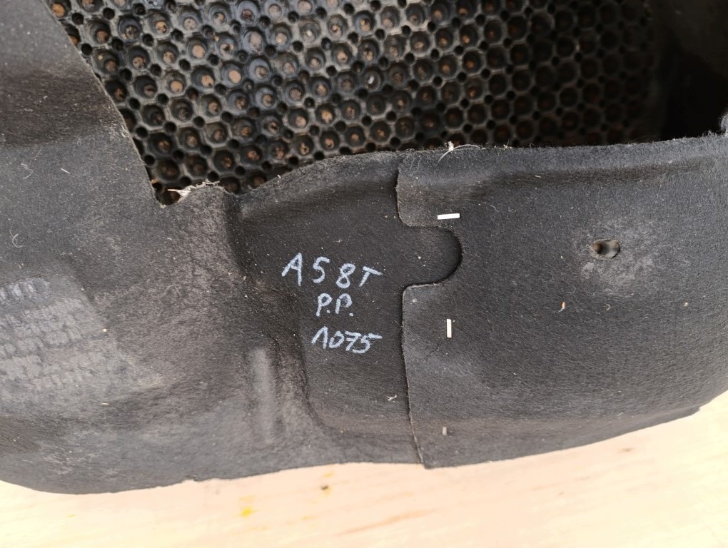 Audi A5 8T oikea etupyöränkaari OEM 8T0821172H