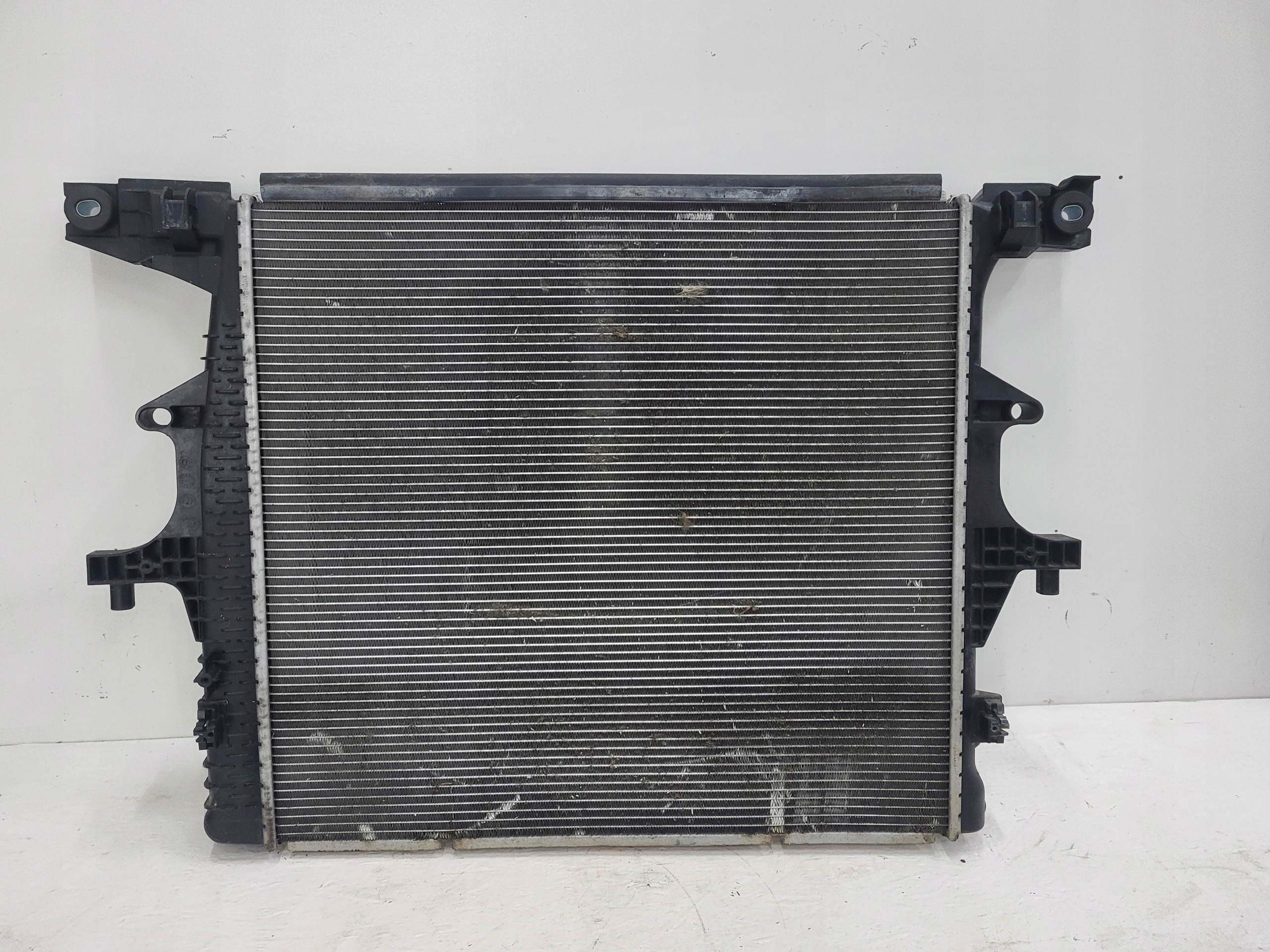 Radiateur d'eau Mercedes OEM A4705000000 - Occasion image 2